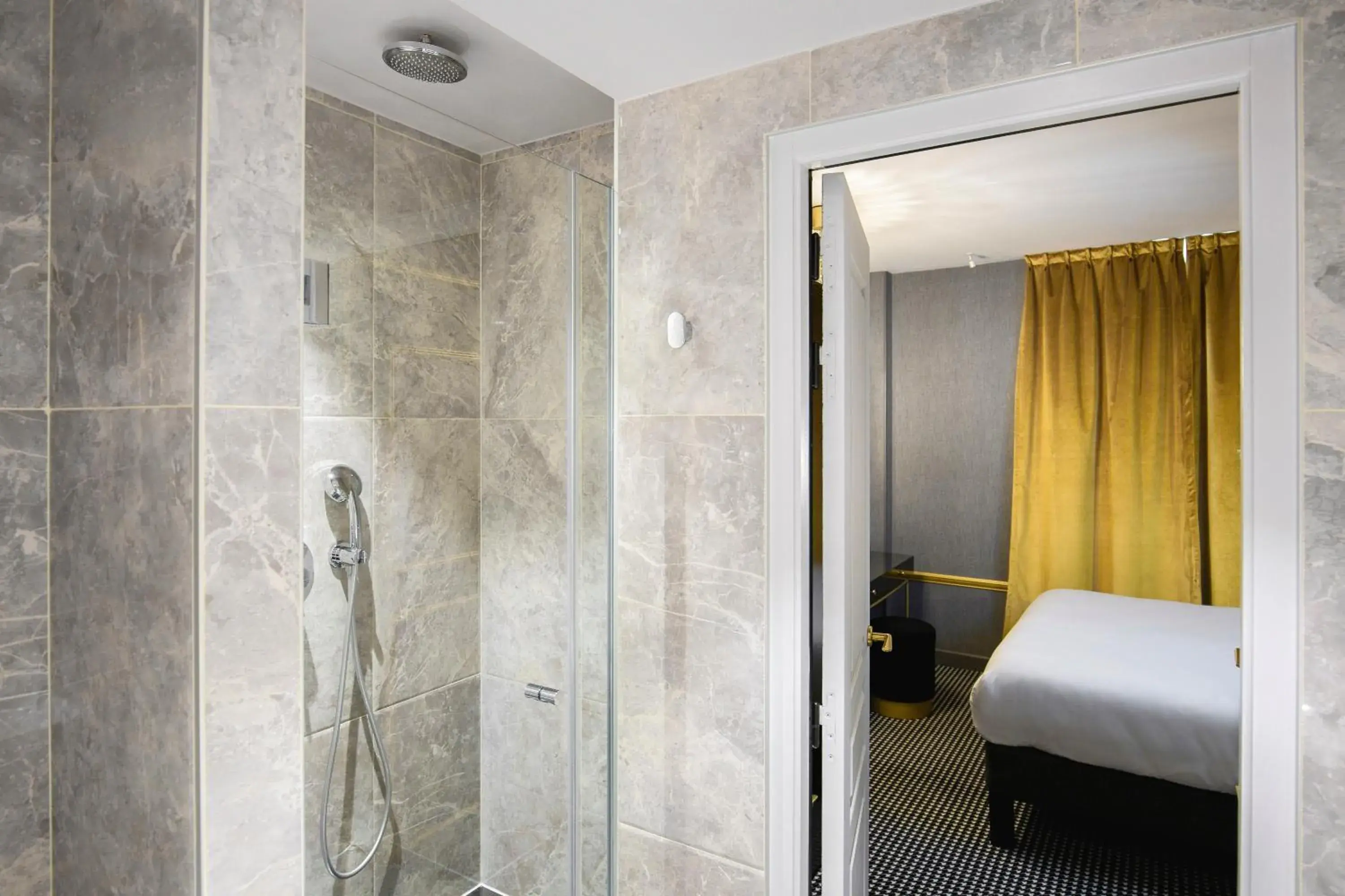 Bathroom in Snob Hotel by Elegancia