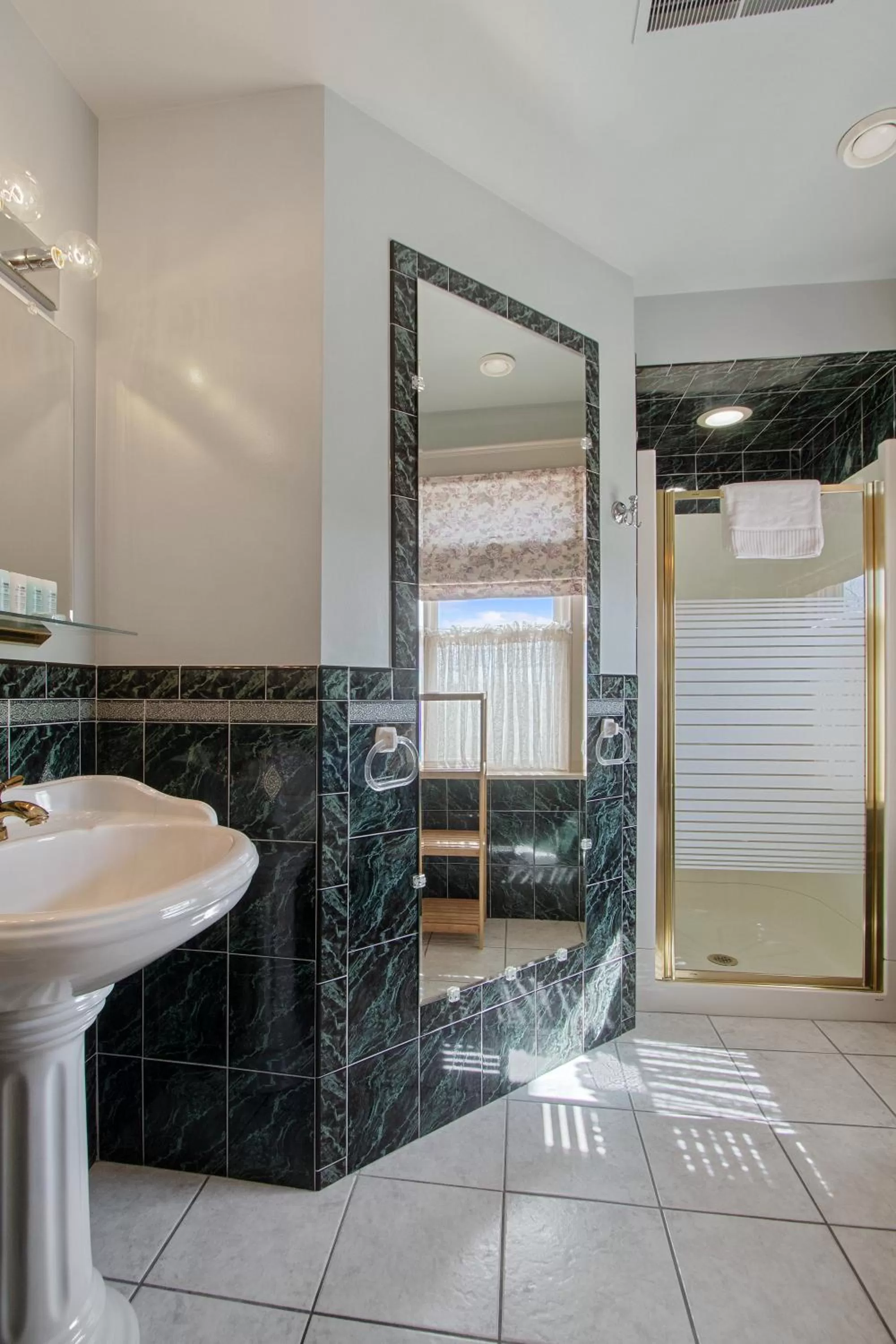 Bathroom in After Eight Bed and Breakfast