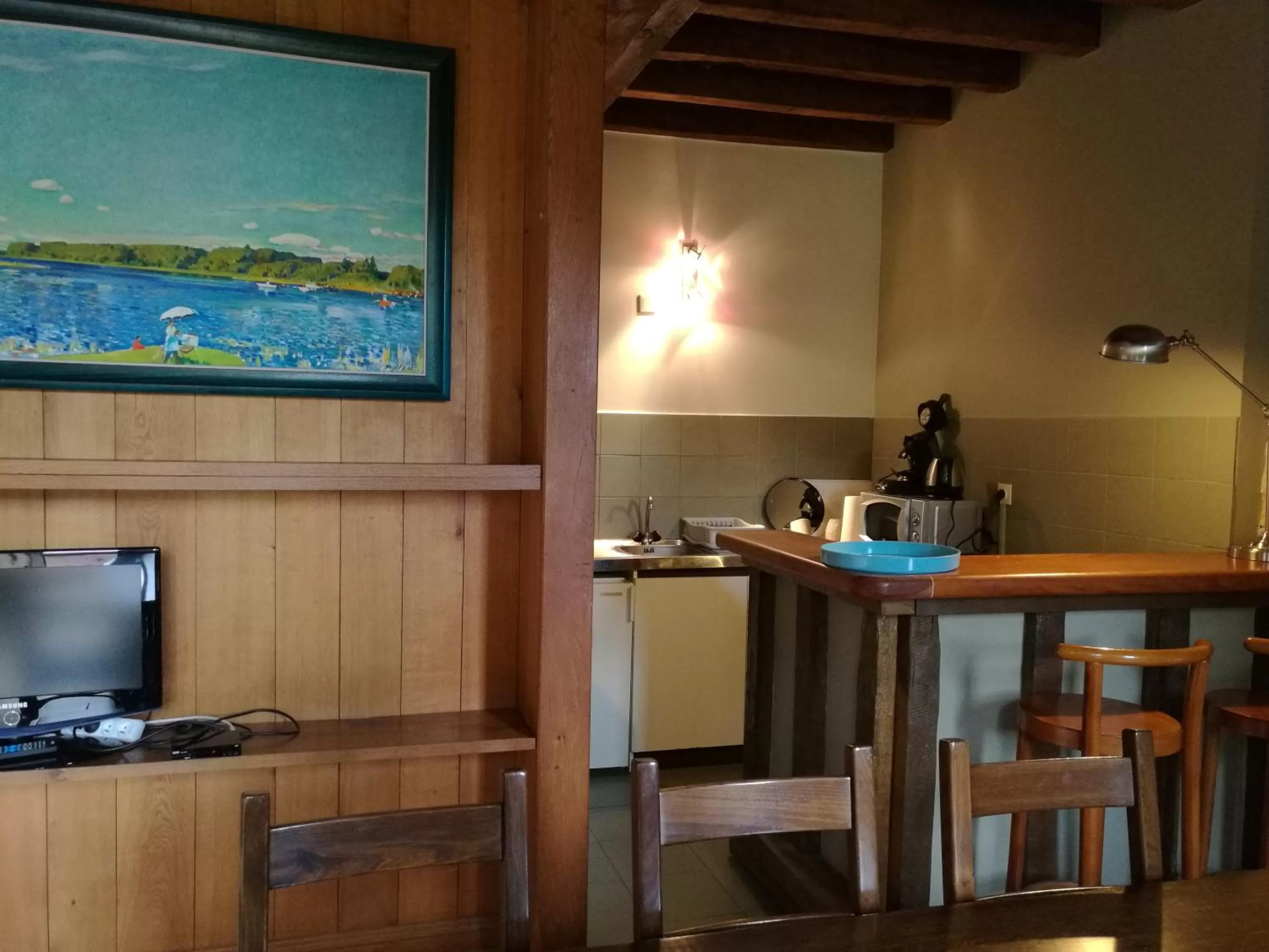 Coffee/tea facilities, Kitchen/Kitchenette in Anjou Golf and Country Club