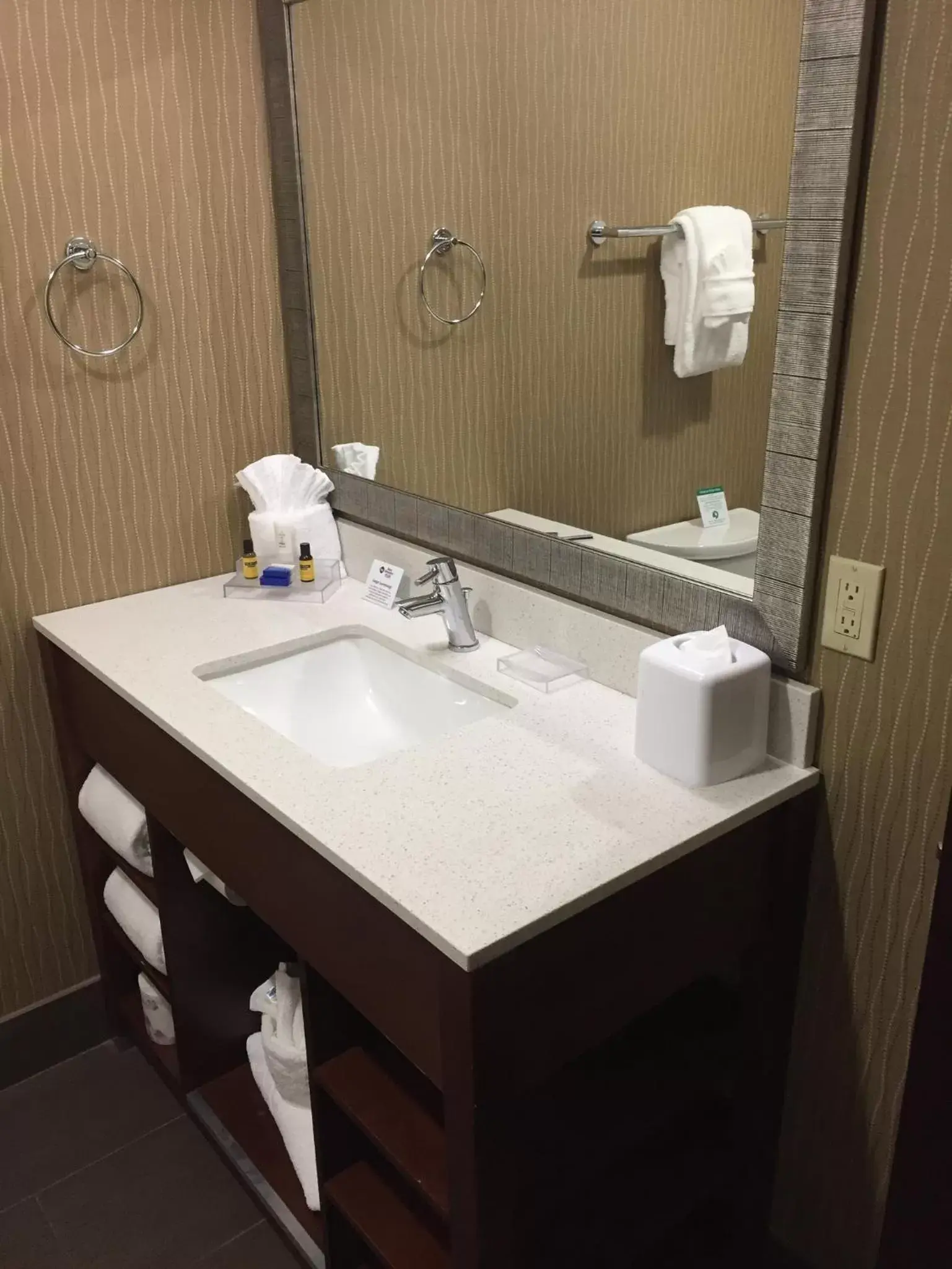 Bathroom in Best Western Plus Portland Airport Hotel & Suites