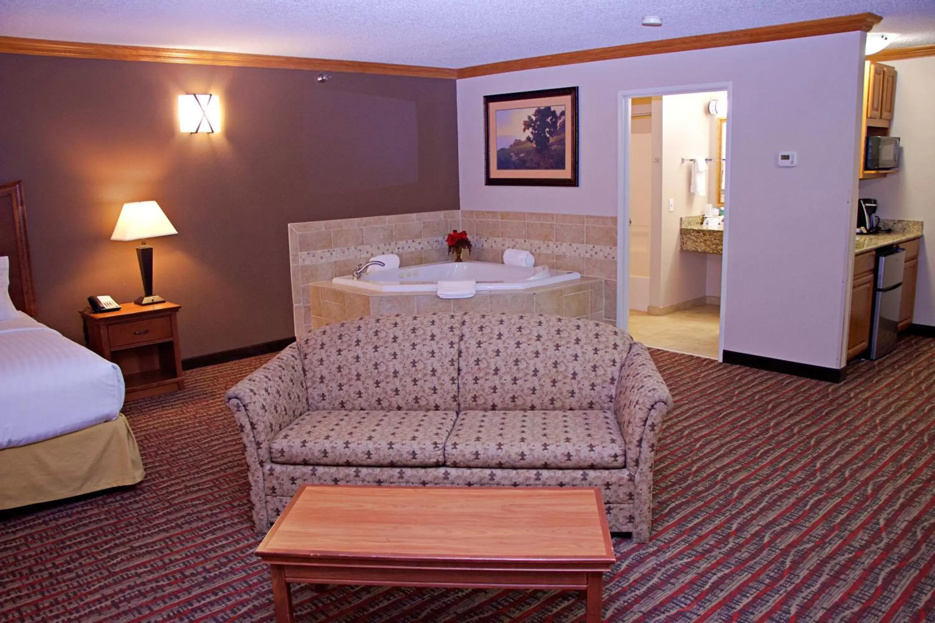 Photo of the whole room, Seating Area in Holiday Inn Express Hotel & Suites Pierre-Fort Pierre, an IHG Hotel