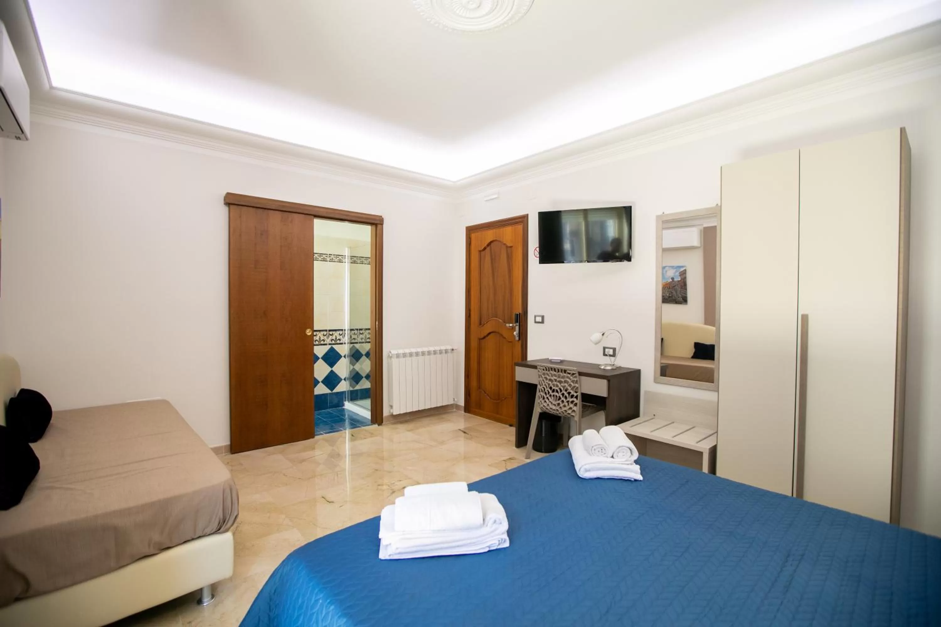 Photo of the whole room, Bed in B&B Azul