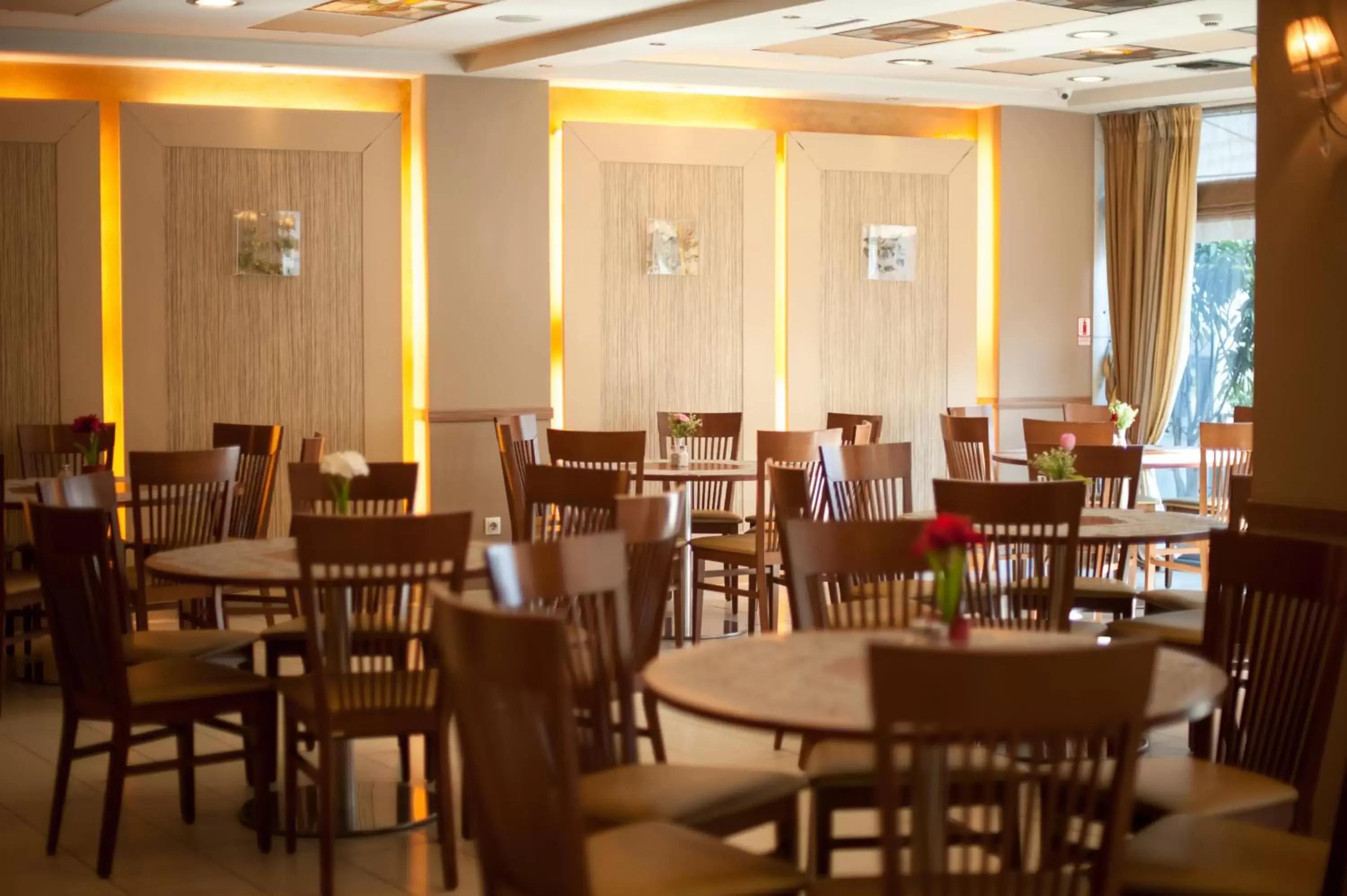Restaurant/Places to Eat in Crystal City Hotel