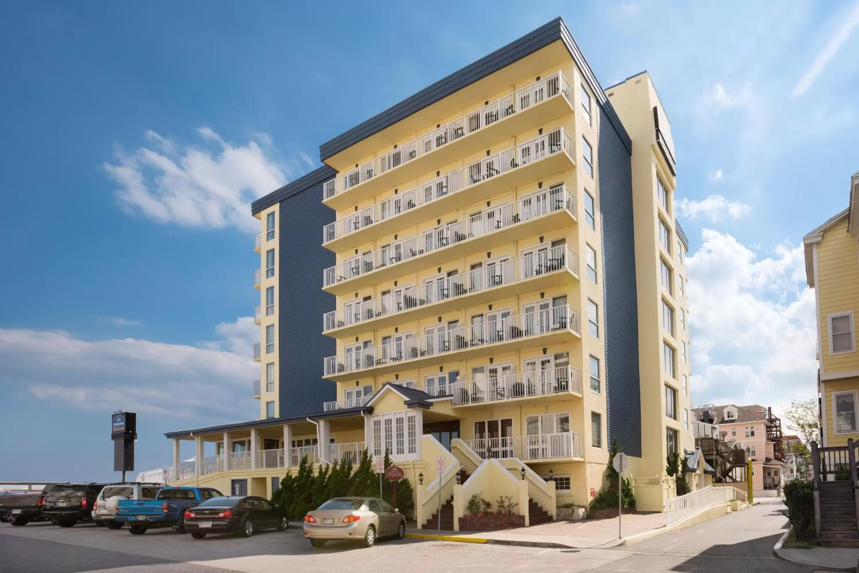 Facade/entrance, Property Building in Howard Johnson Plaza by Wyndham Ocean City Oceanfront