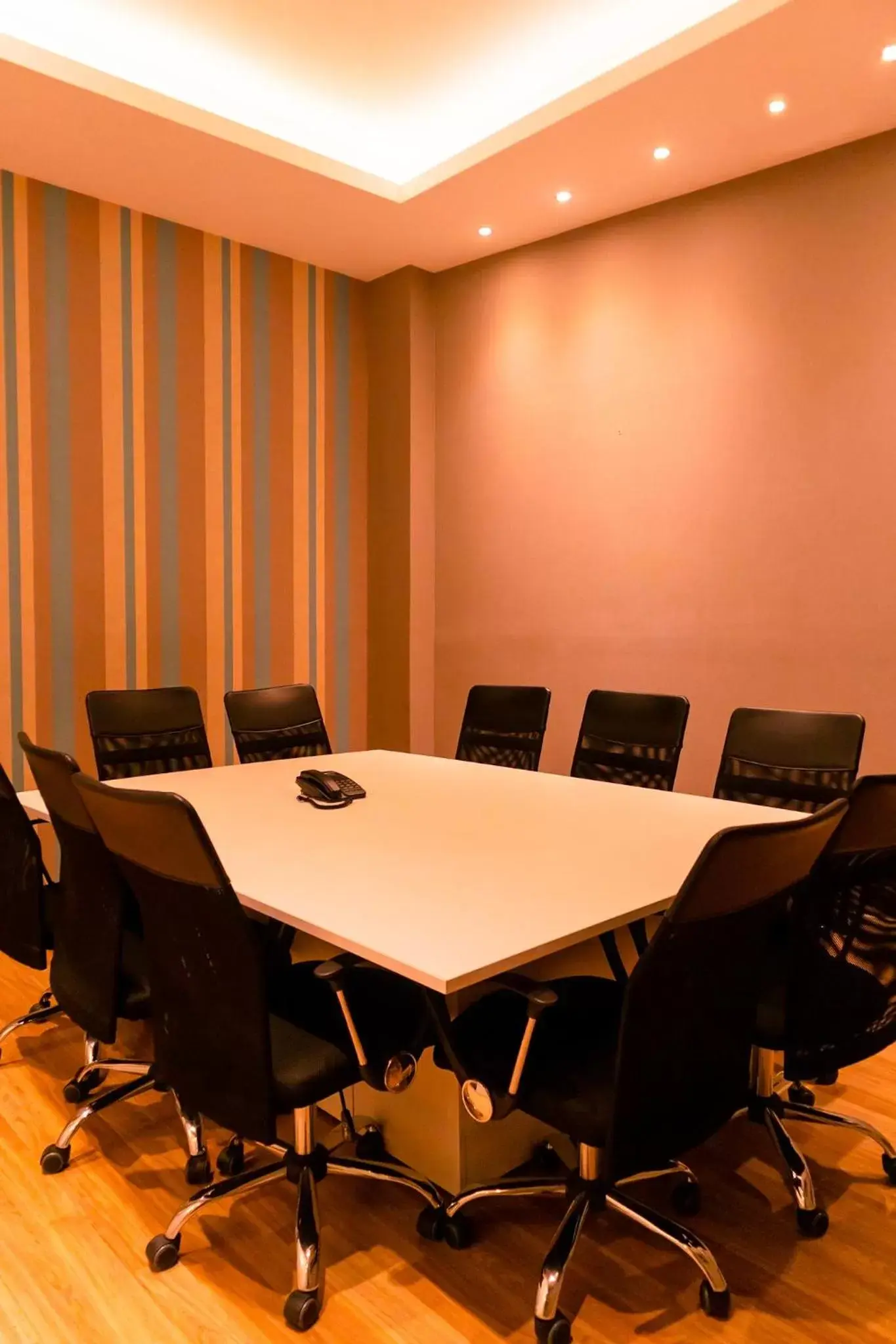 Meeting/conference room in Howard Johnson Plaza by Wyndham Buenos Aires Florida Street