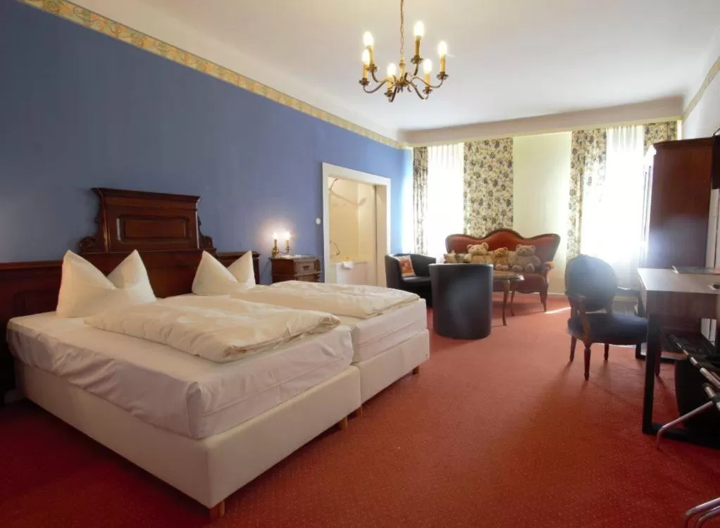 Photo of the whole room, Bed in Historik Hotel Goldener Hirsch Rothenburg