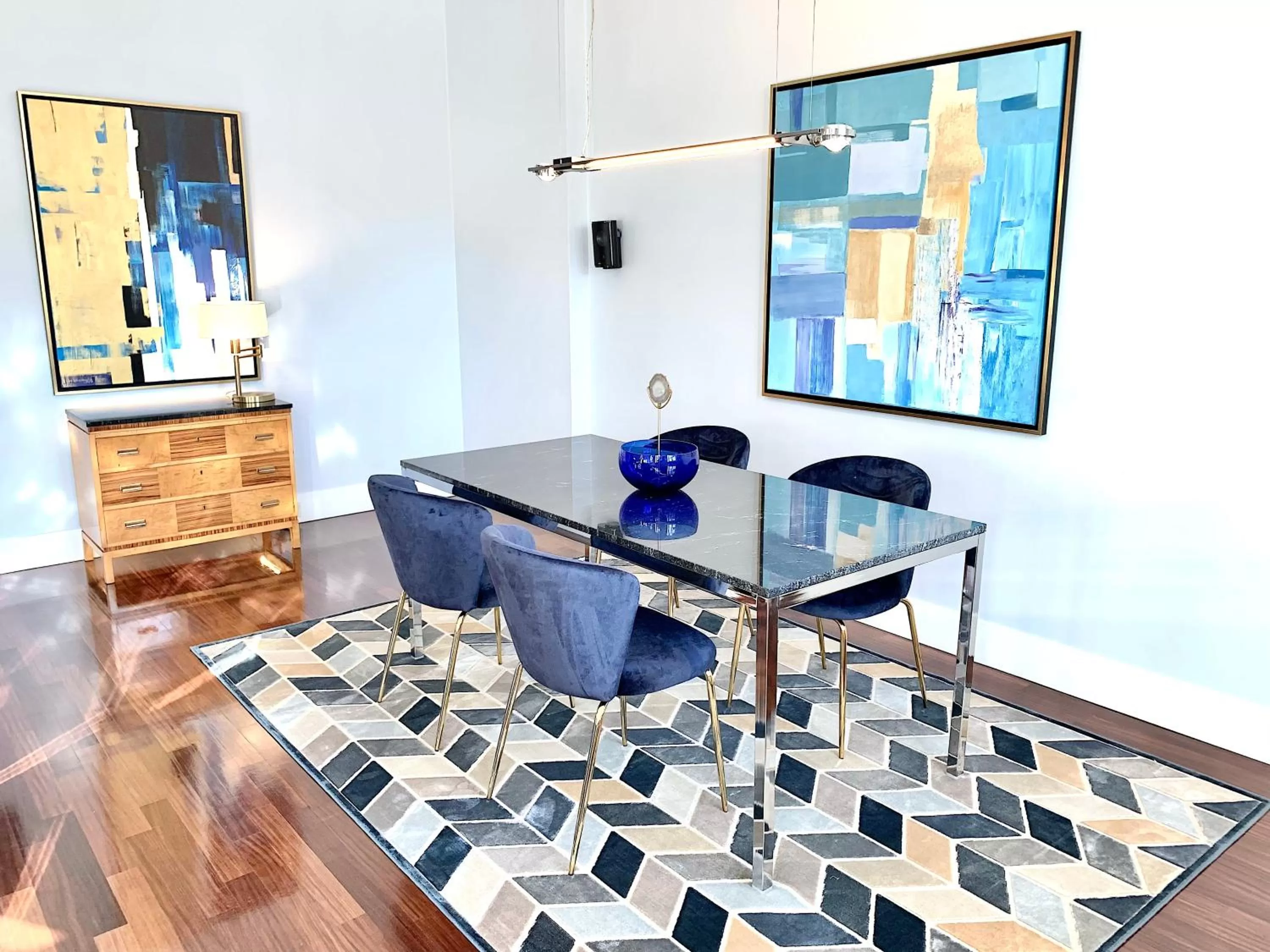 Dining area in Luxury Apartments MONDRIAN Market Square II
