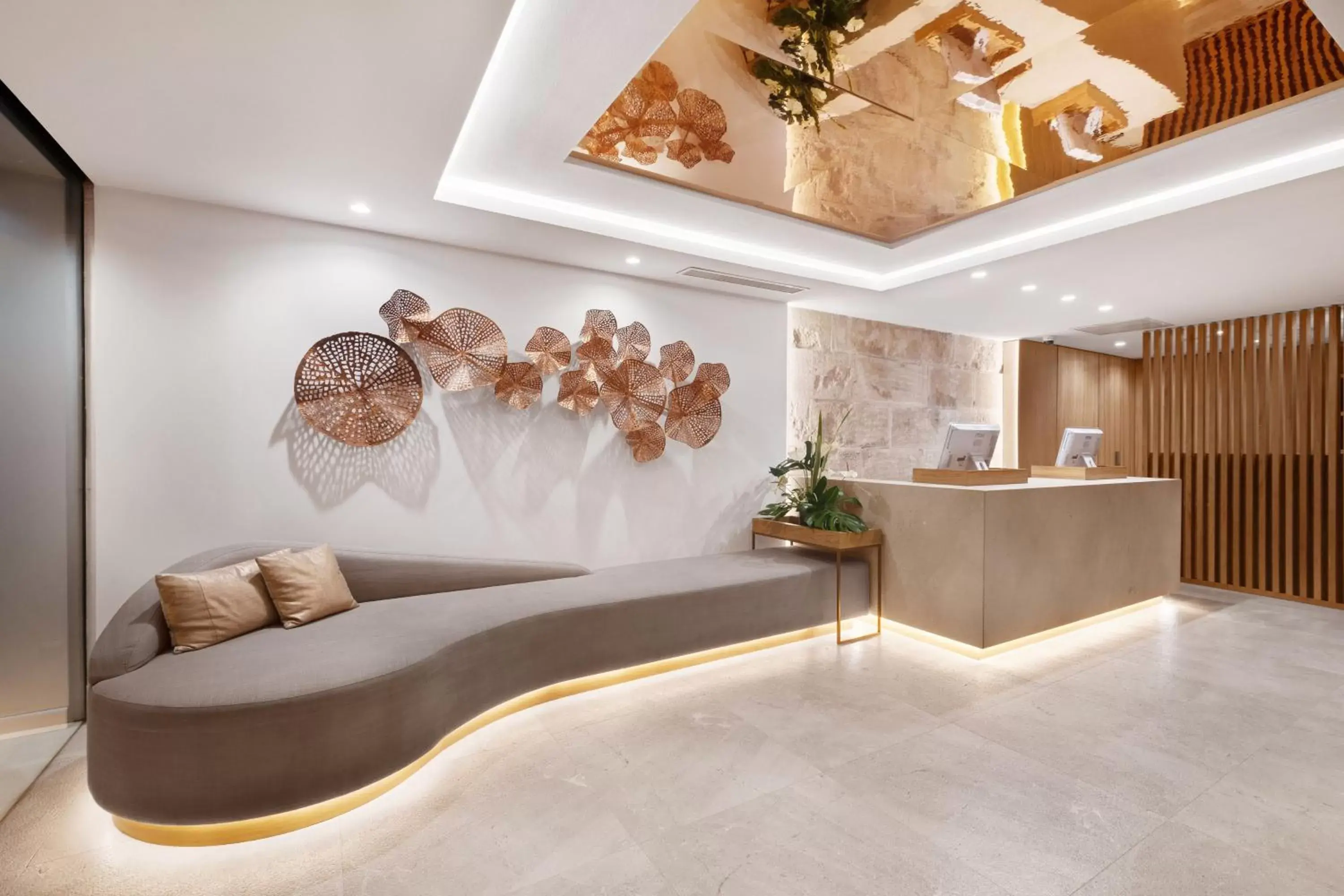 Lobby or reception in Hotel Almudaina Lobby or reception in Hotel Almudaina