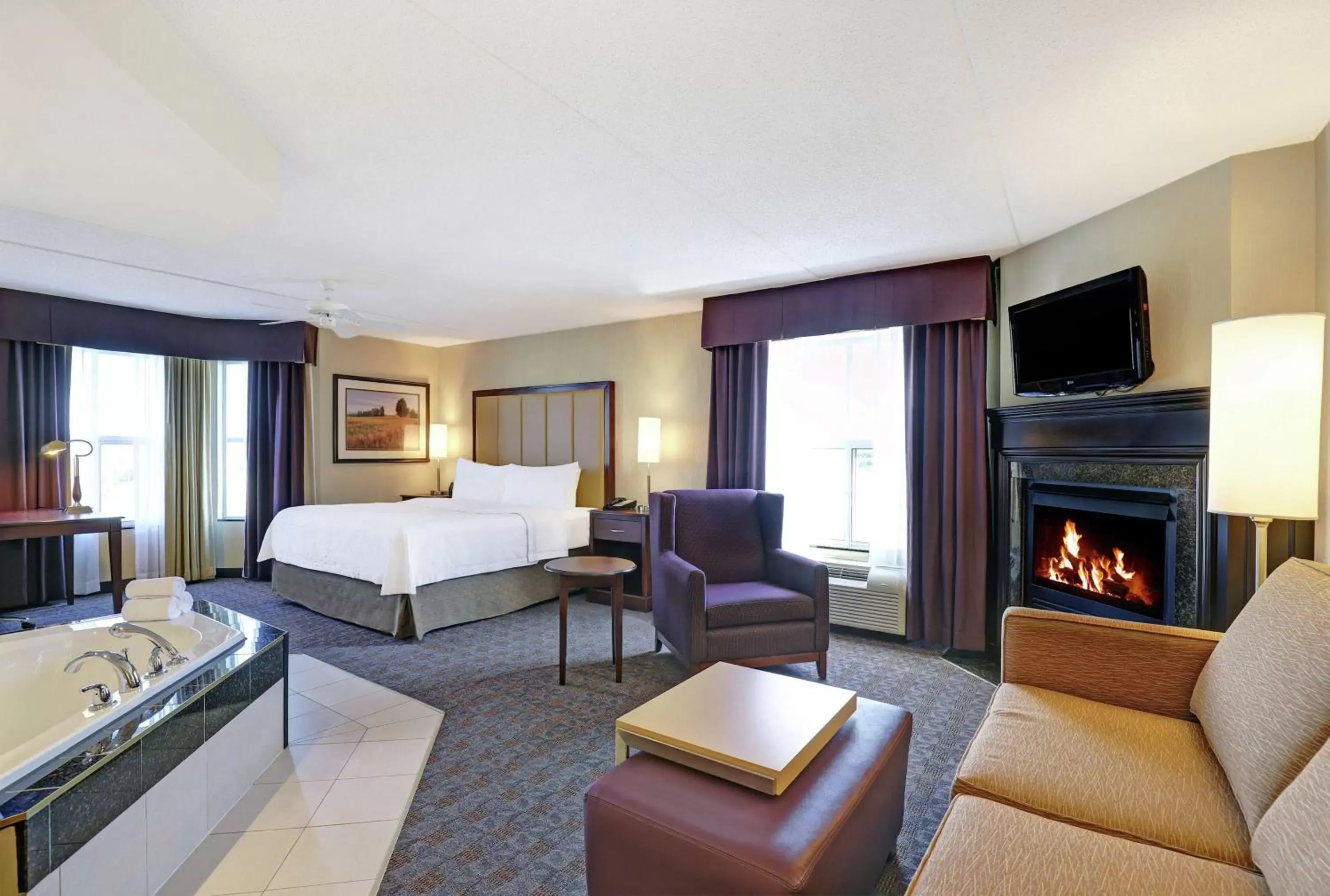 Bedroom, Seating Area in Homewood Suites by Hilton Cambridge-Waterloo, Ontario