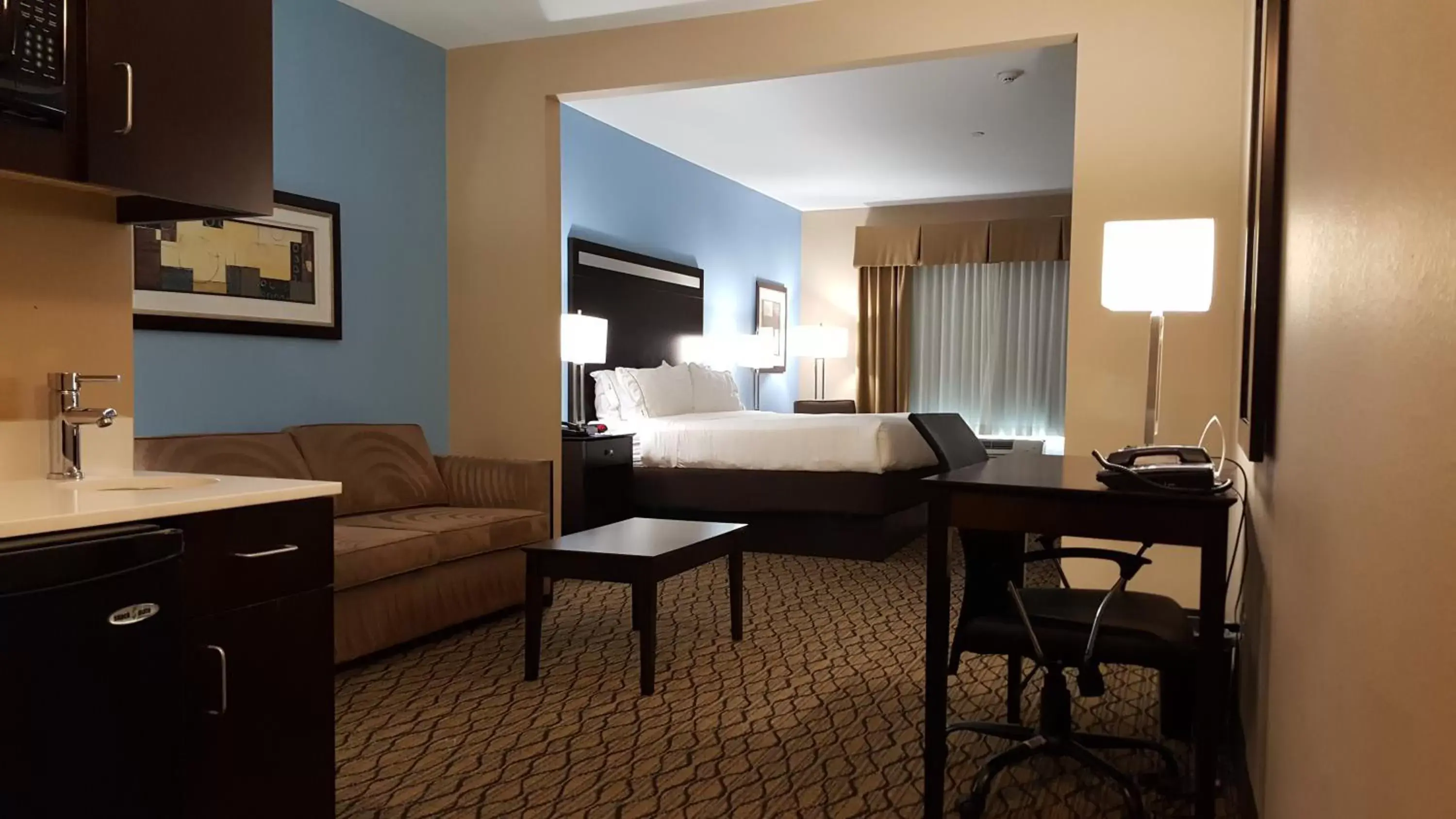 Photo of the whole room in Holiday Inn Express and Suites Atascocita - Humble - Kingwood, an IHG Hotel