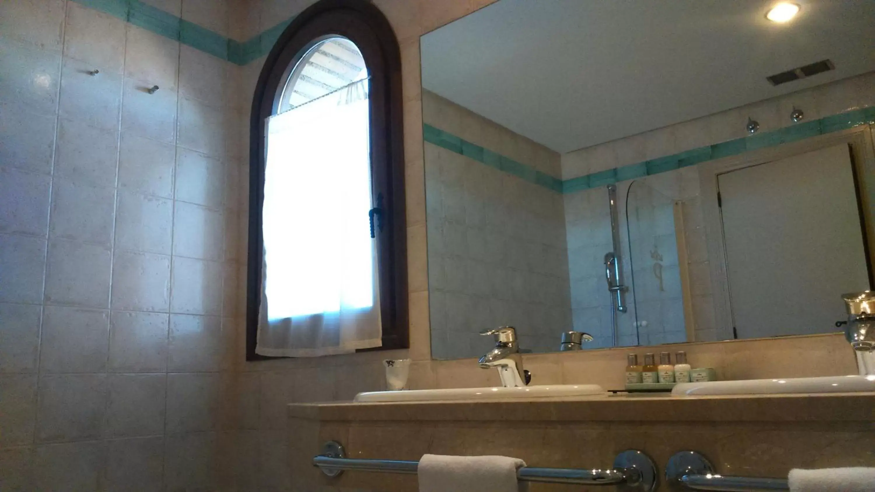 Bathroom in Parador de Alcañiz
