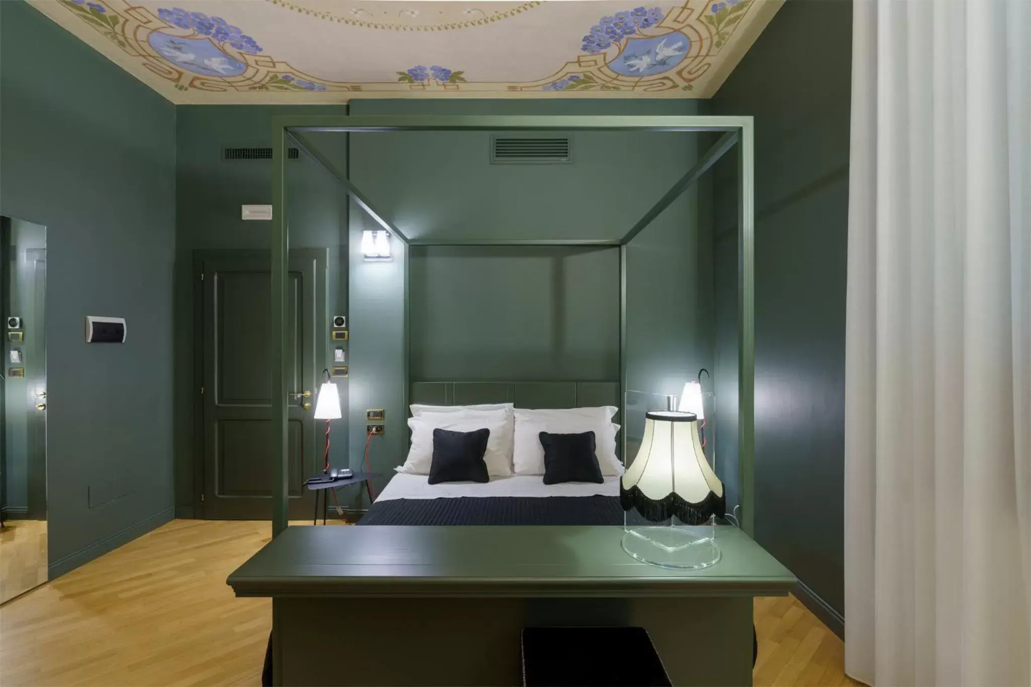 Bed in Villa Raffaello Park Hotel