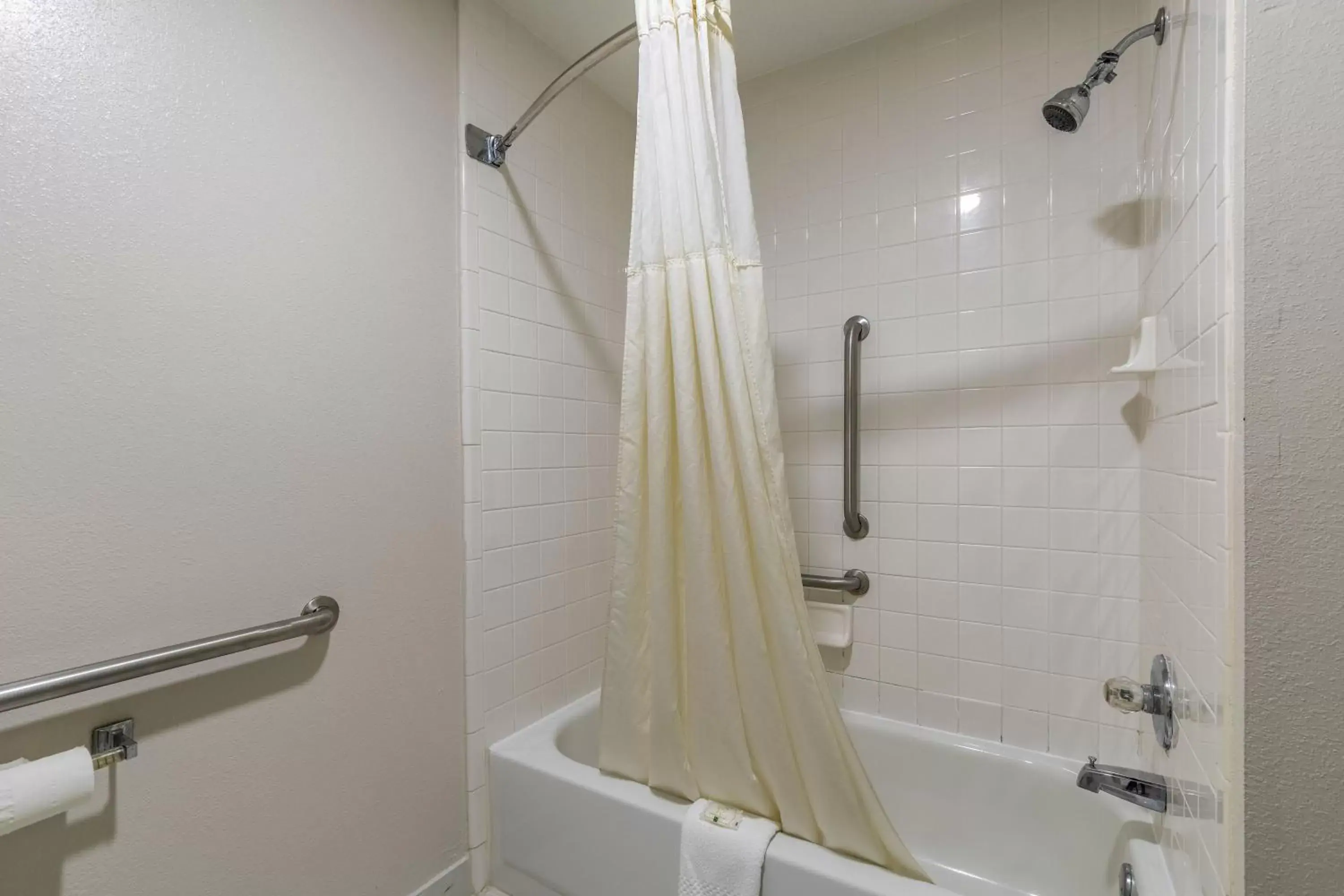 King Room - Accessible/Non-Smoking in Quality Inn Cleveland North King Room - Accessible/Non-Smoking in Quality Inn Cleveland North