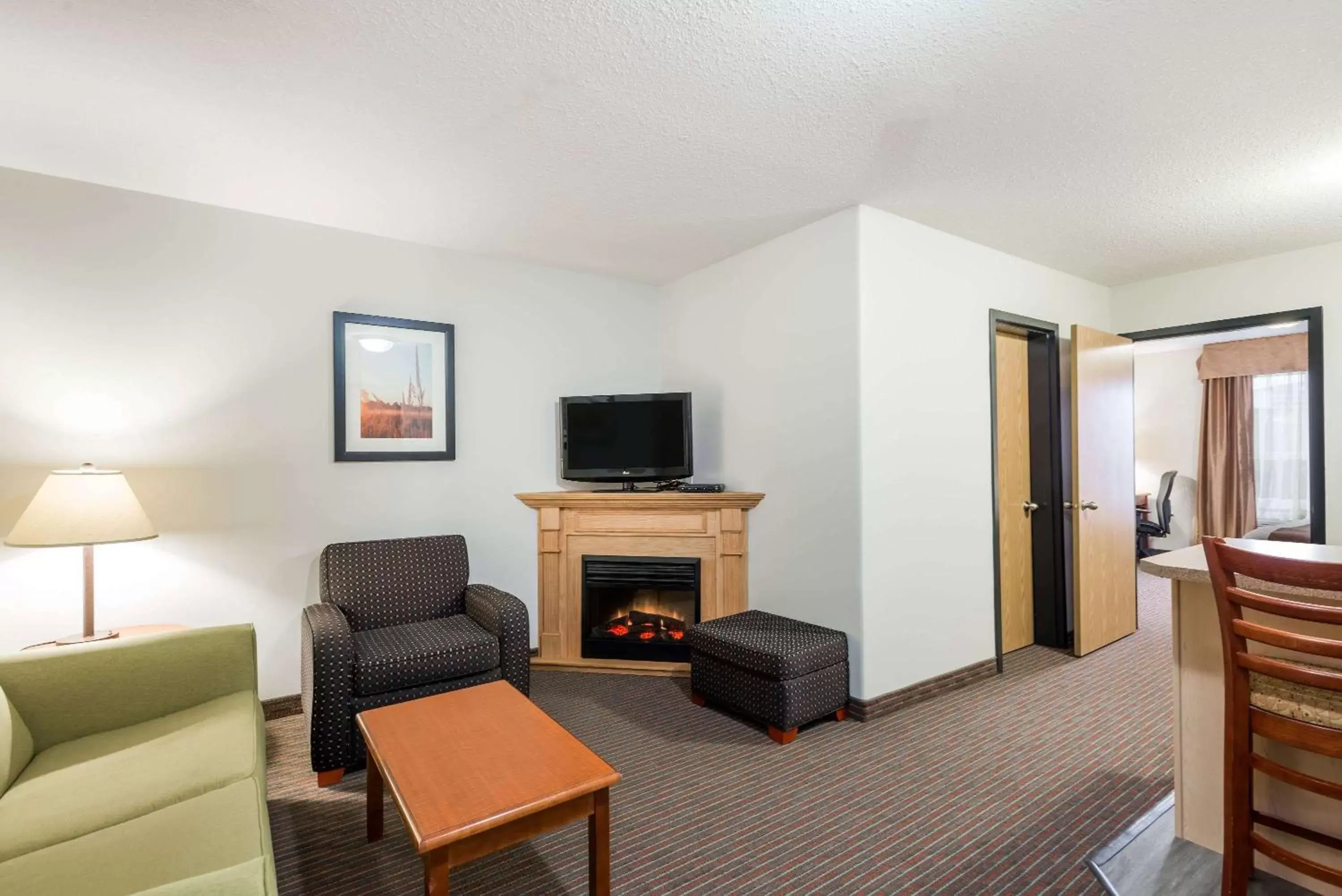 Photo of the whole room, Seating Area in Super 8 by Wyndham Grande Prairie