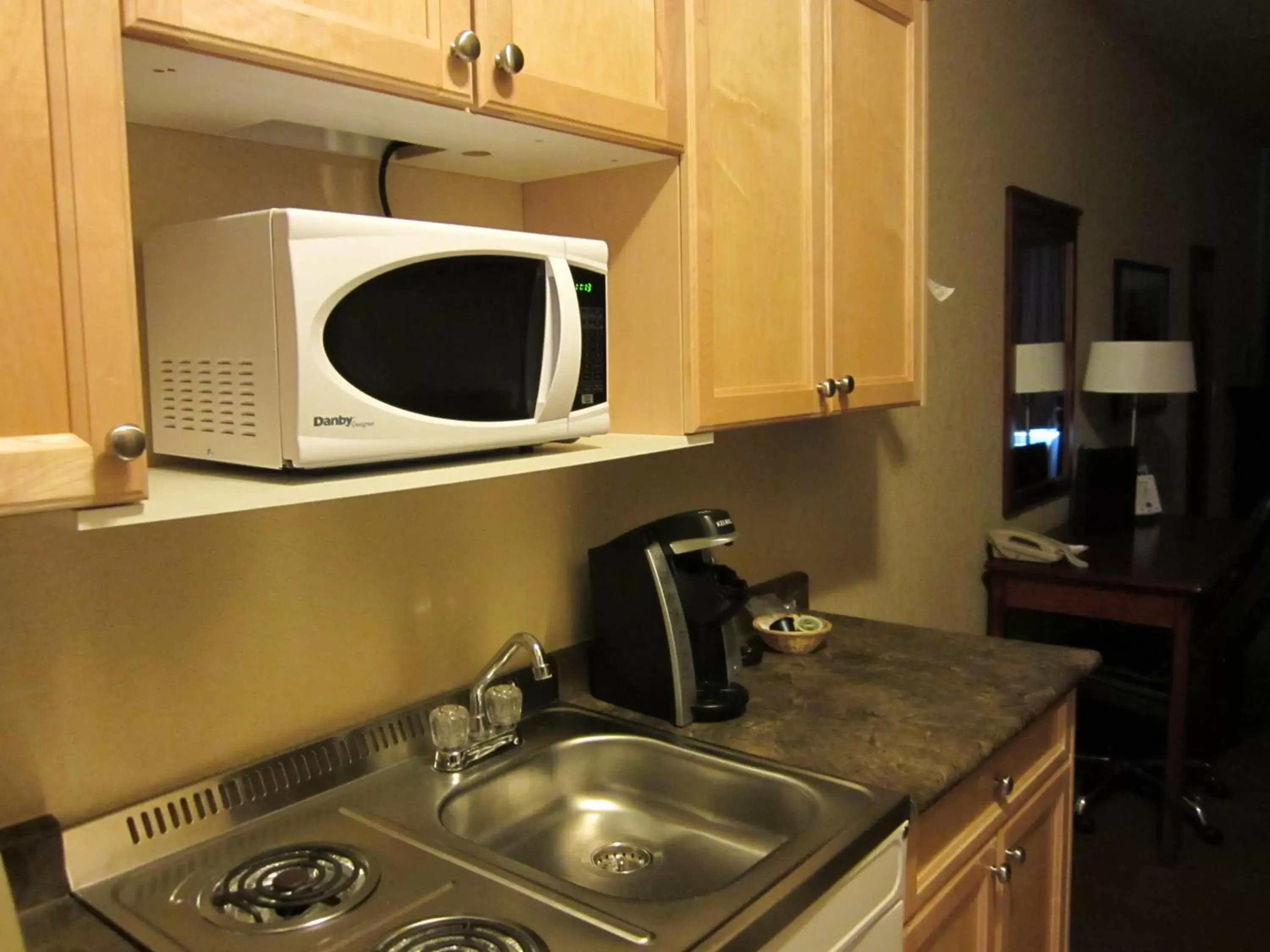 Kitchen or kitchenette, Kitchen/Kitchenette in Lakeview Inns & Suites - Fort Nelson