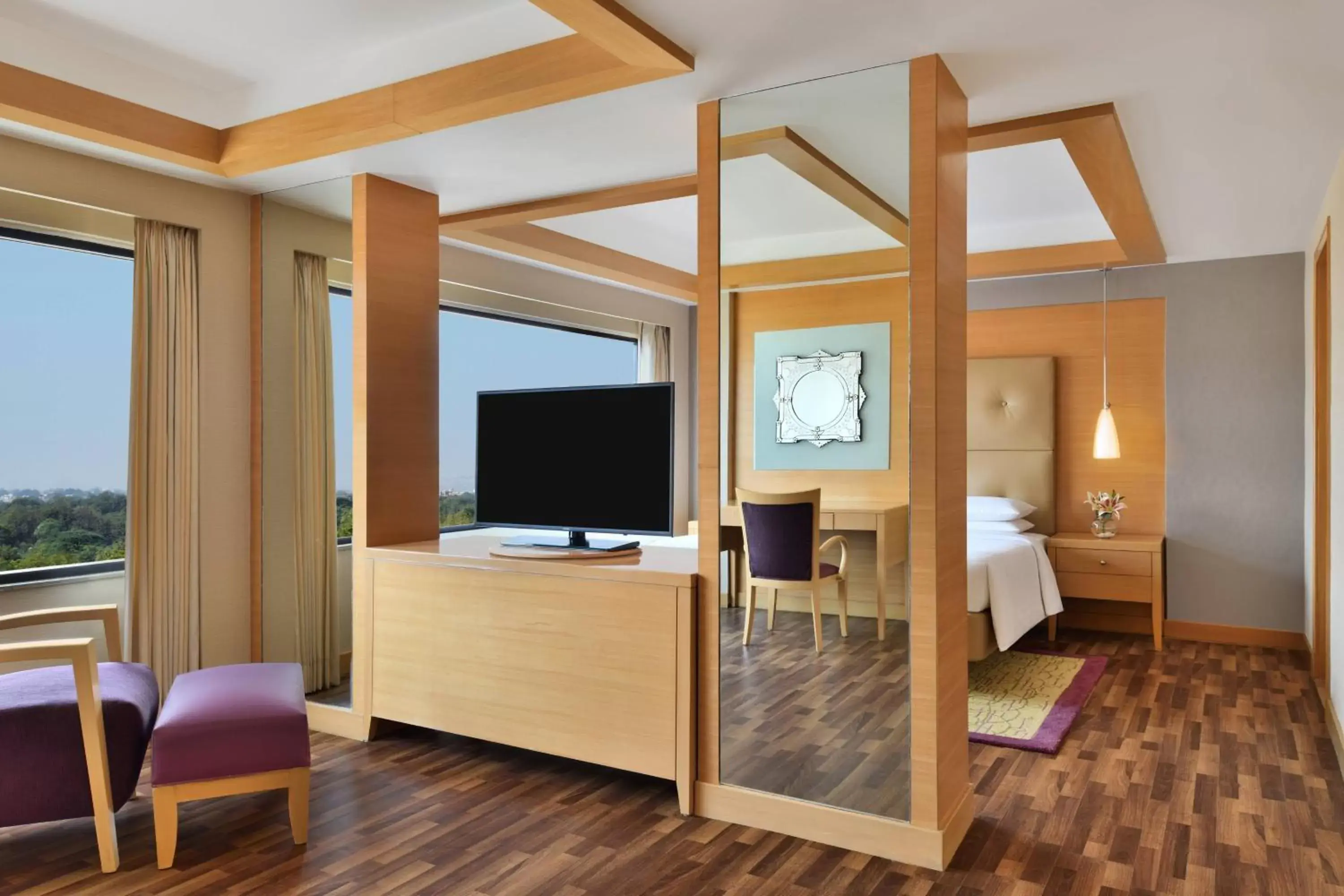 Living room, TV/Entertainment Center in Courtyard by Marriott Chennai