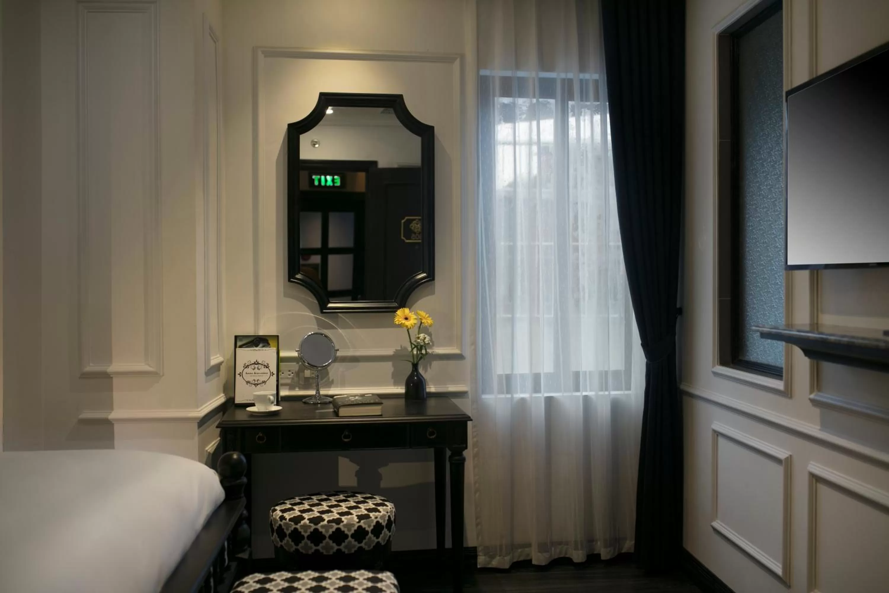 Seating area, Bed in JM Marvel Hotel & Spa