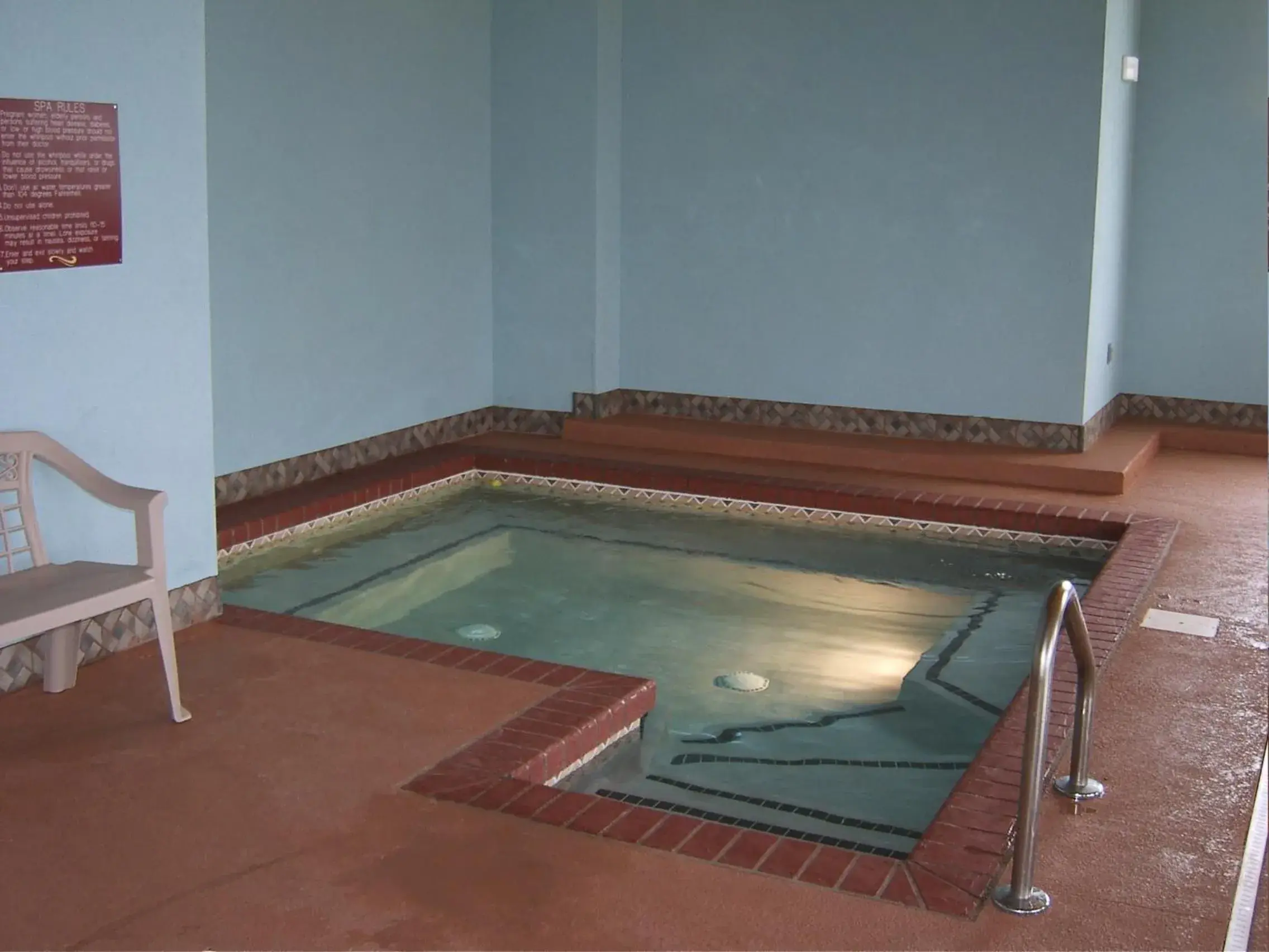 Swimming Pool in Parkfield Inn - Warsaw