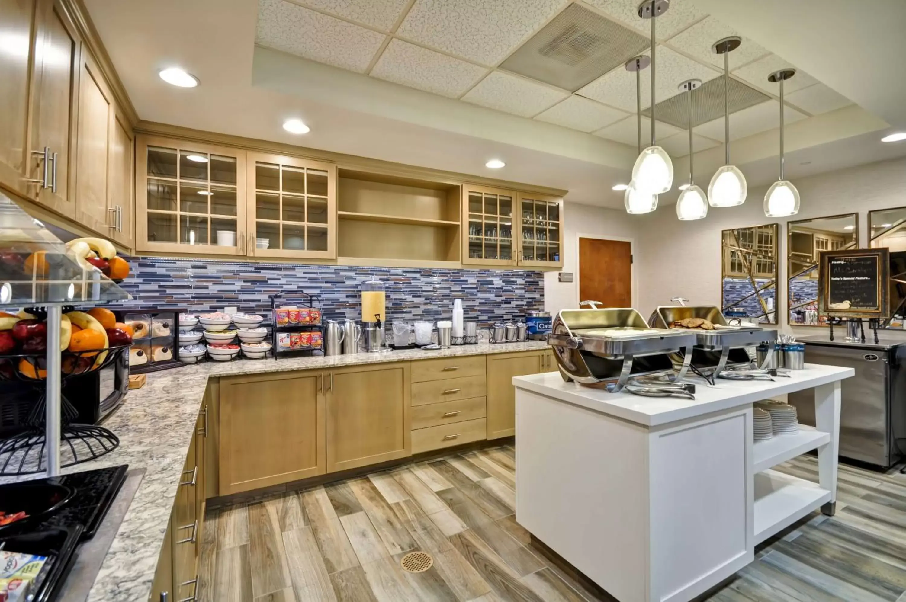 Dining area, Kitchen/Kitchenette in Homewood Suites Memphis Germantown