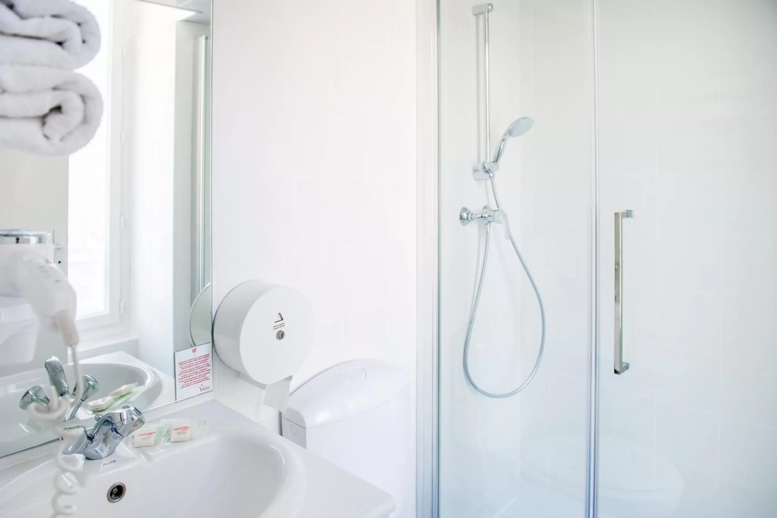 Bathroom in Hôtel Continental