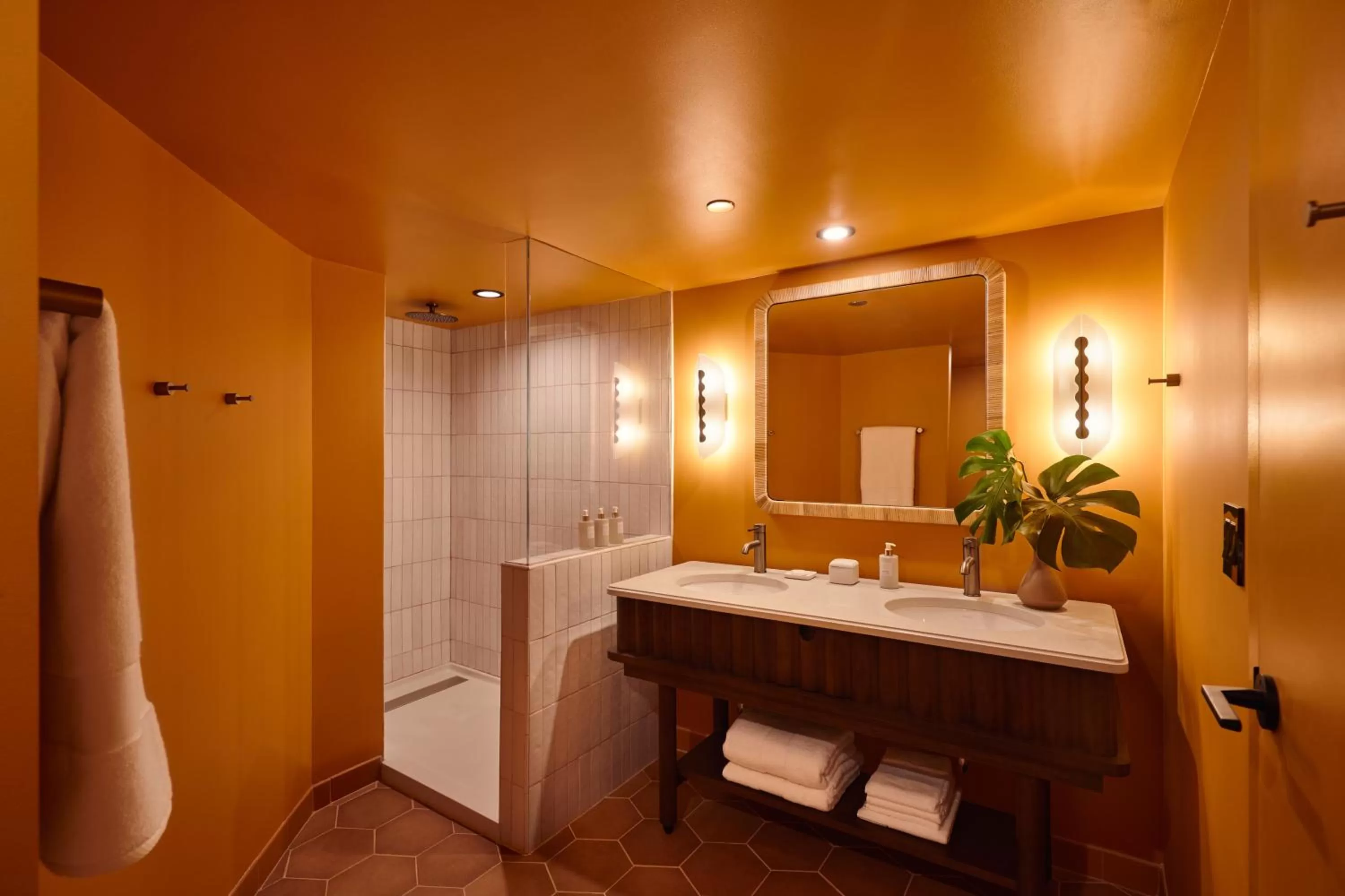 Toilet in Mayfair House Hotel & Garden