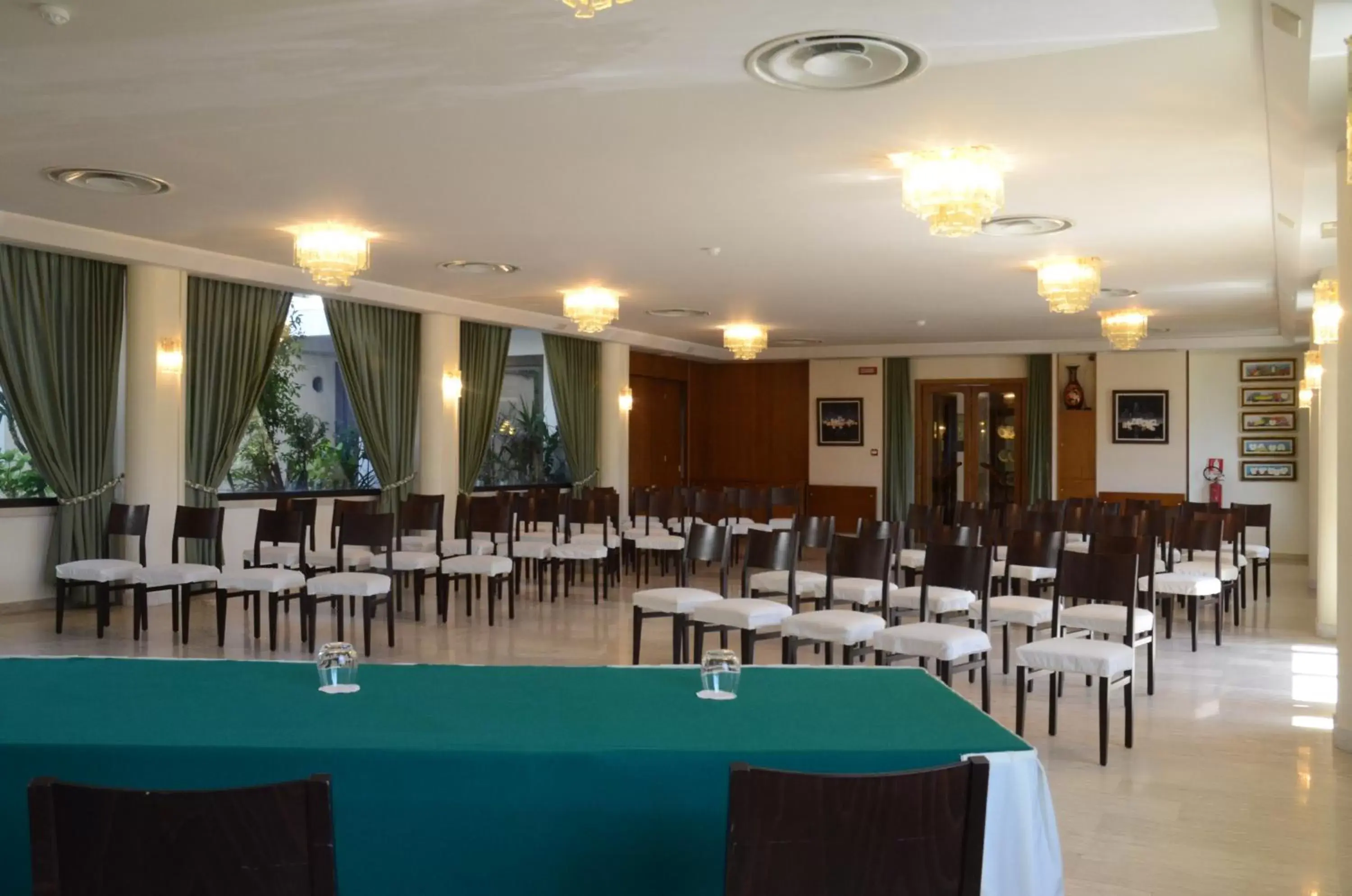 Meeting/conference room, Restaurant/Places to Eat in Hotel Bassetto