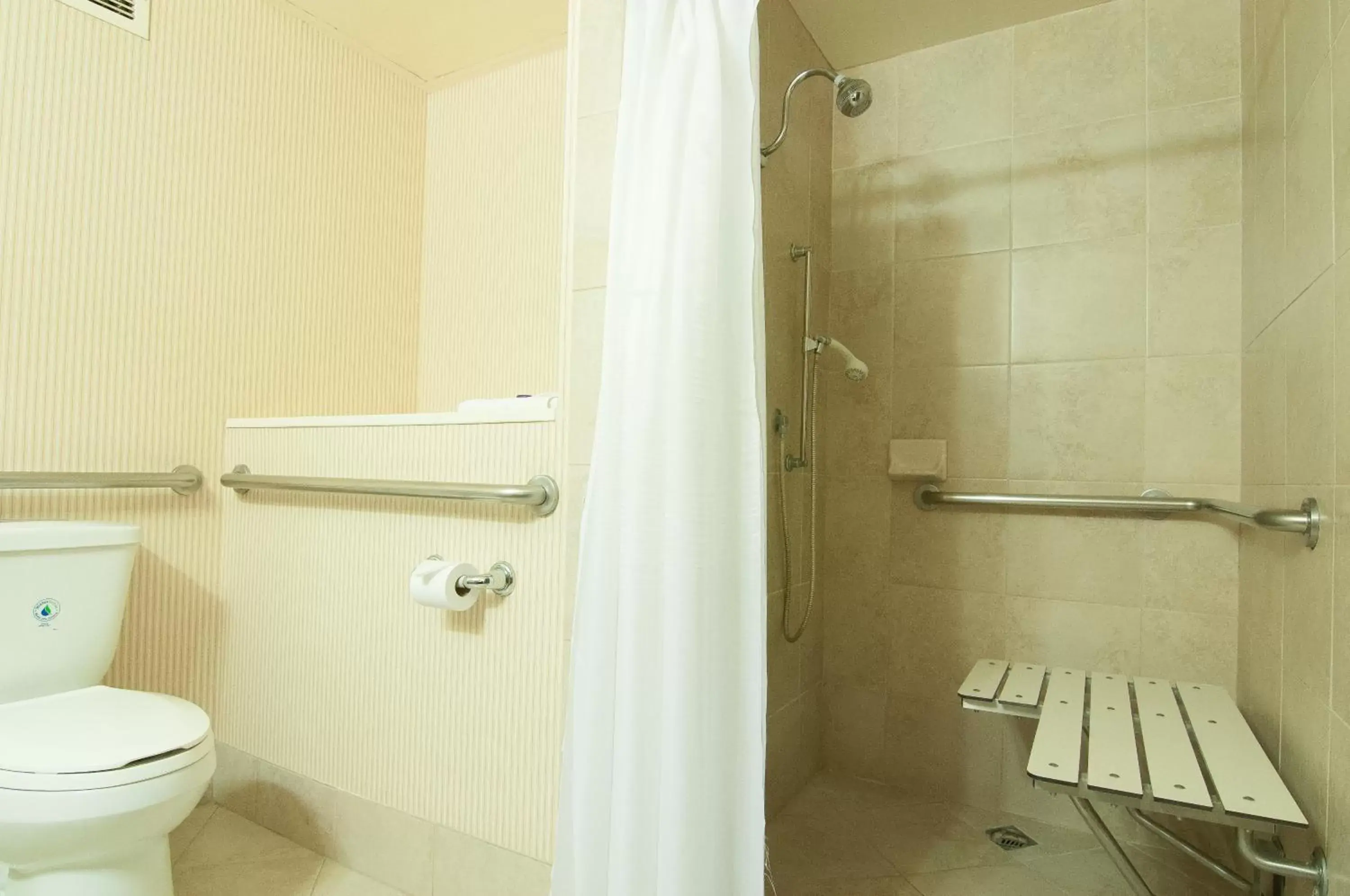 Shower, Bathroom in Anaheim Majestic Garden Hotel