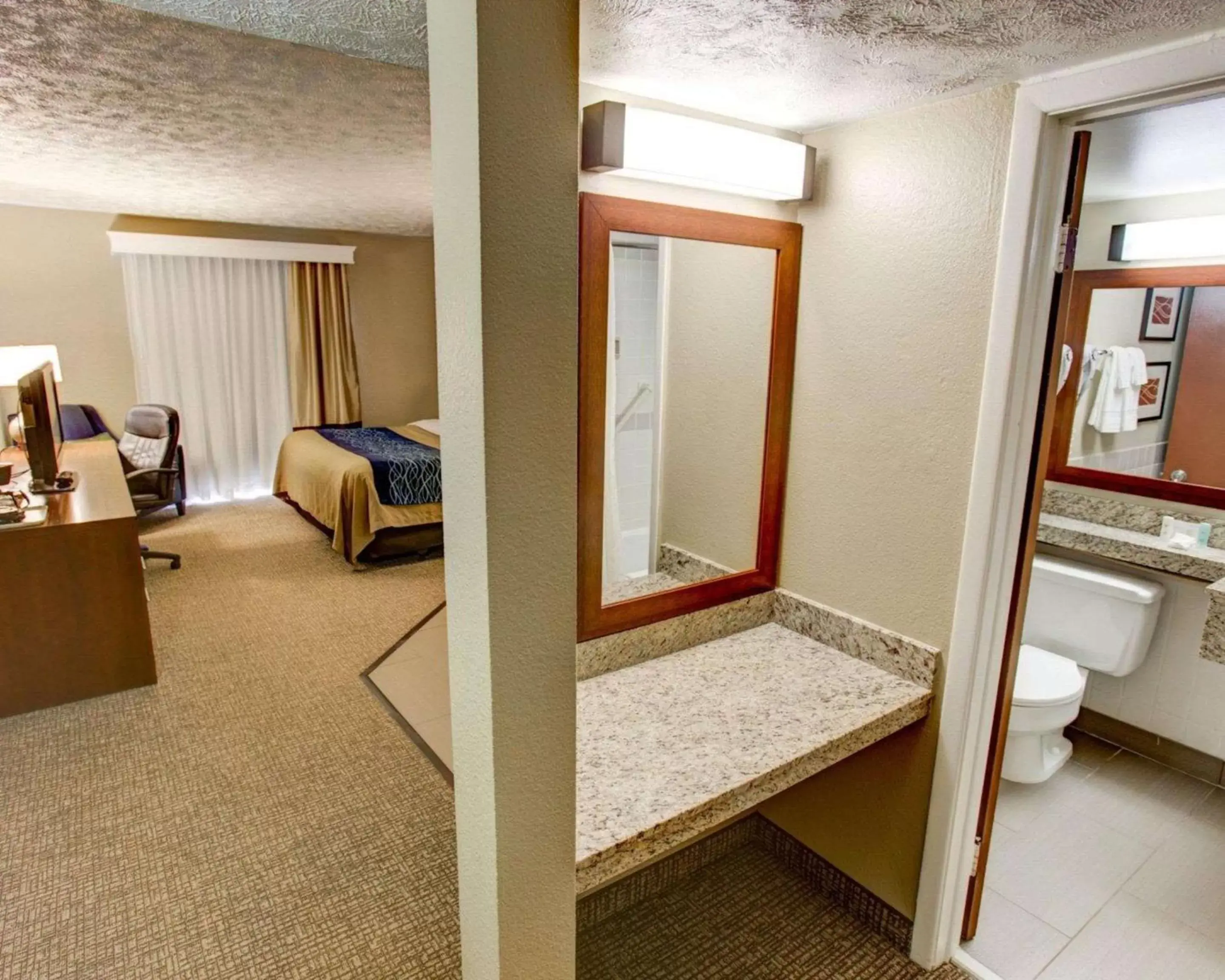 Bedroom, Bed in Comfort Inn Conference Center Pittsburgh