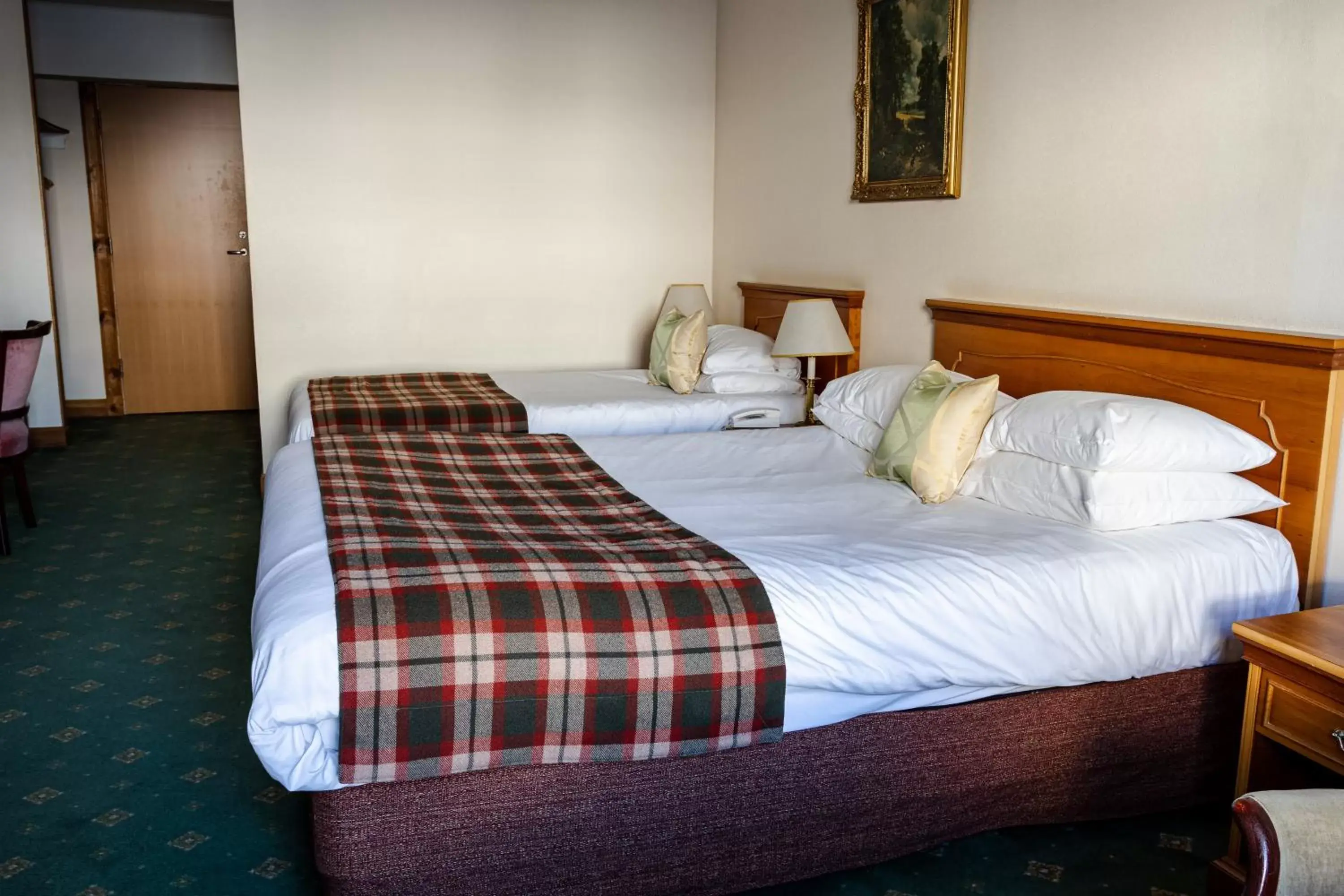 Bedroom, Bed in North West Castle Hotel