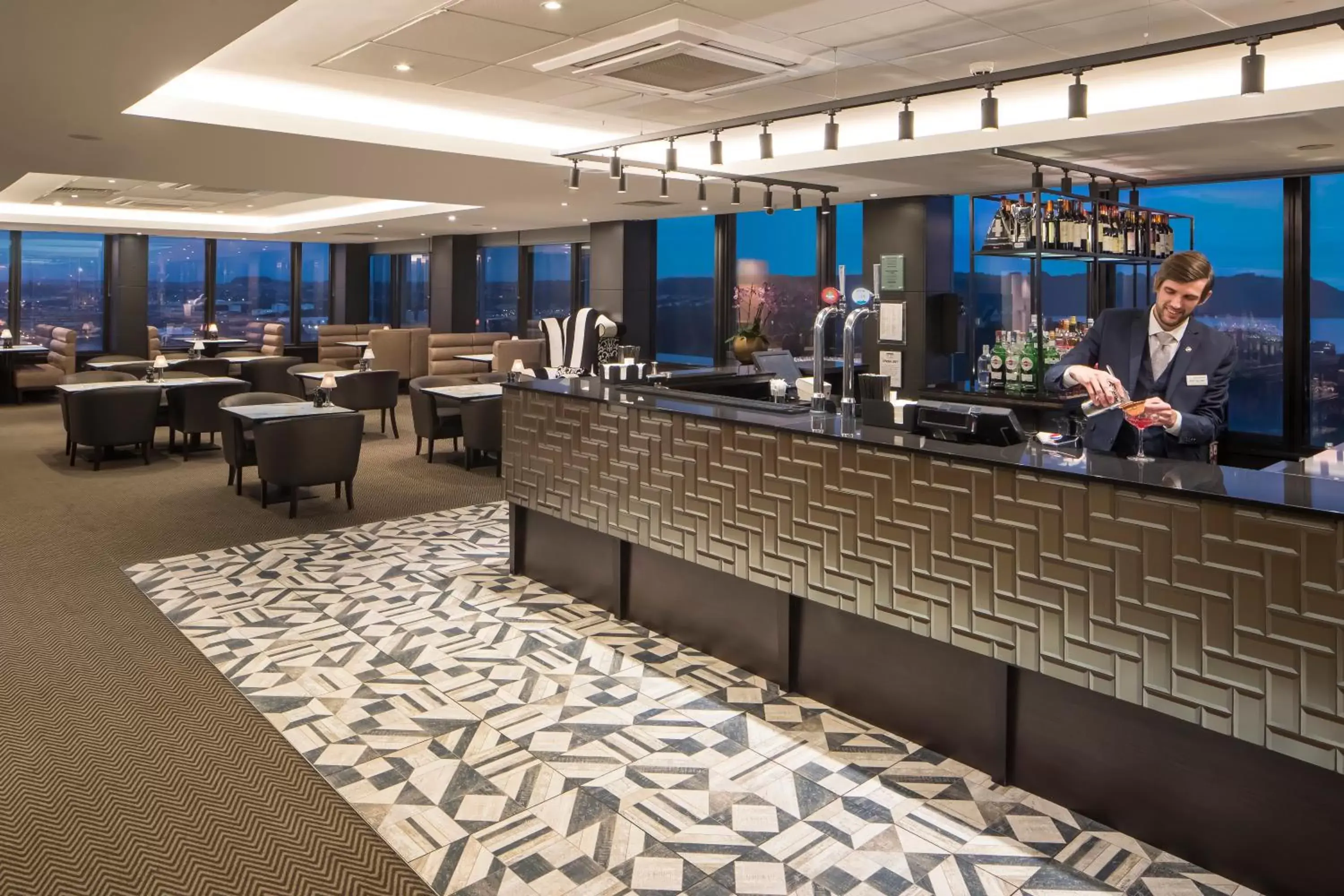 Lounge or bar, Lounge/Bar in Crowne Plaza Plymouth, an IHG Hotel