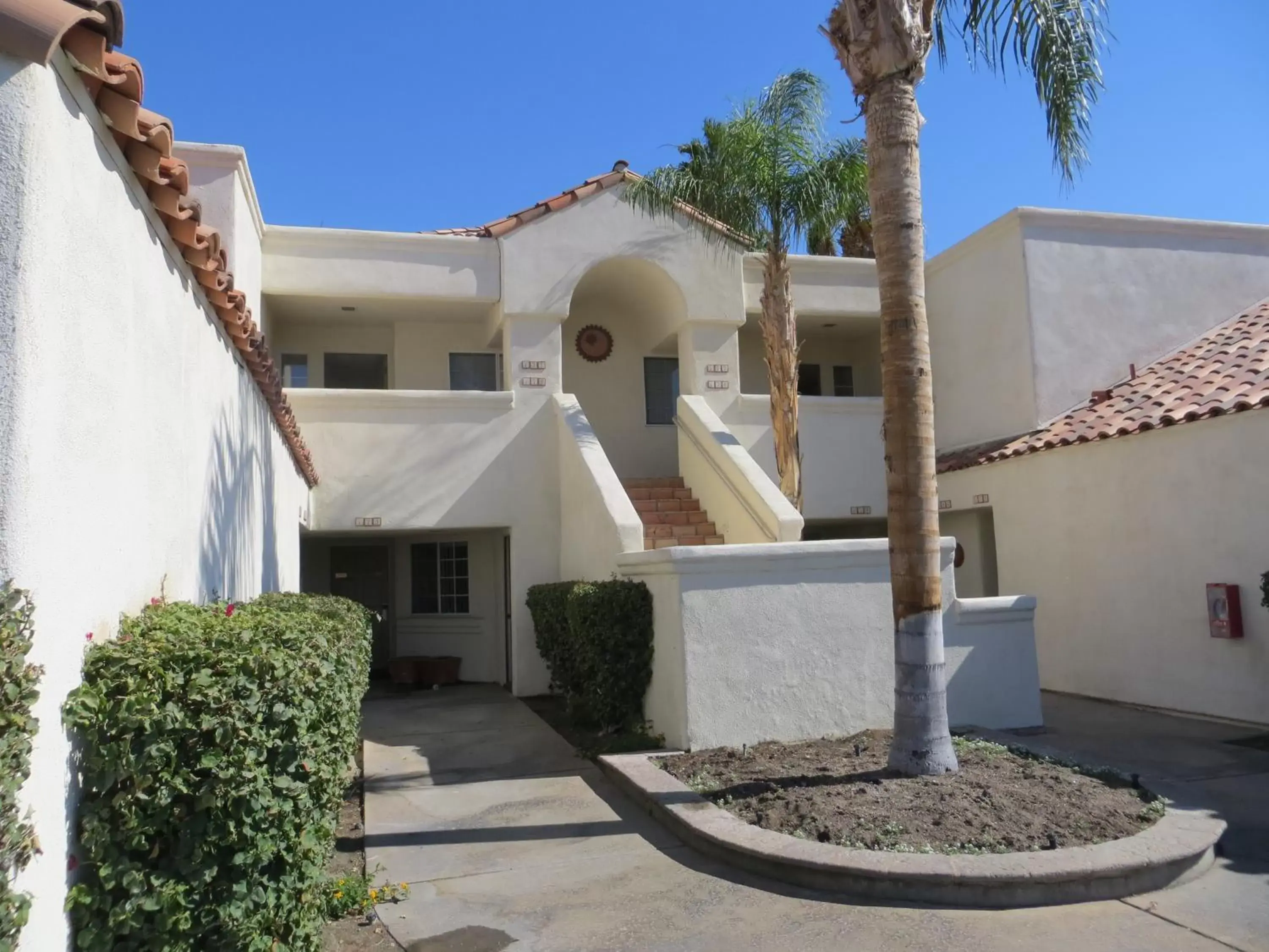 Facade/entrance, Property Building in Desert Breezes Resort