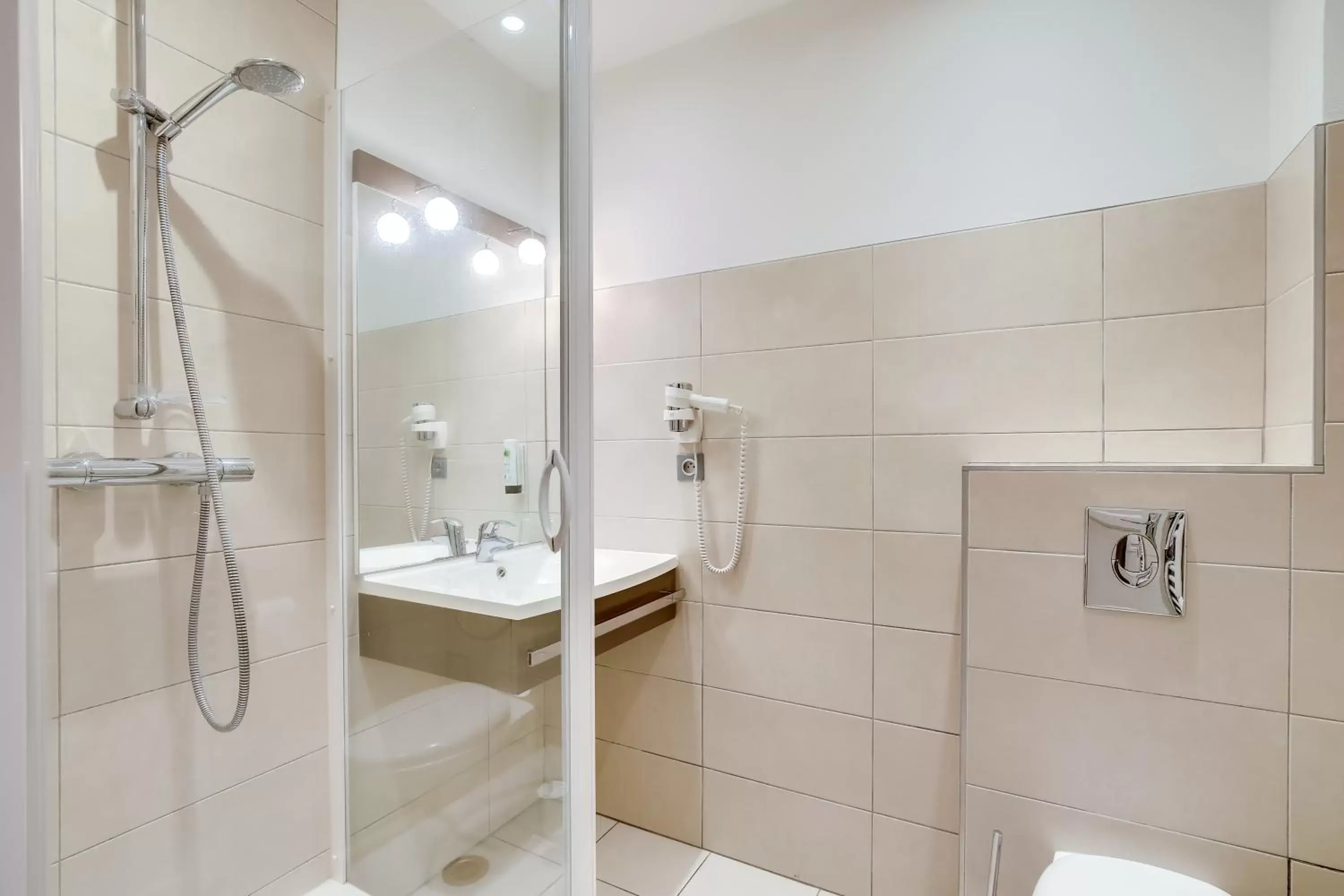 Bathroom in Hôtel Marguerite