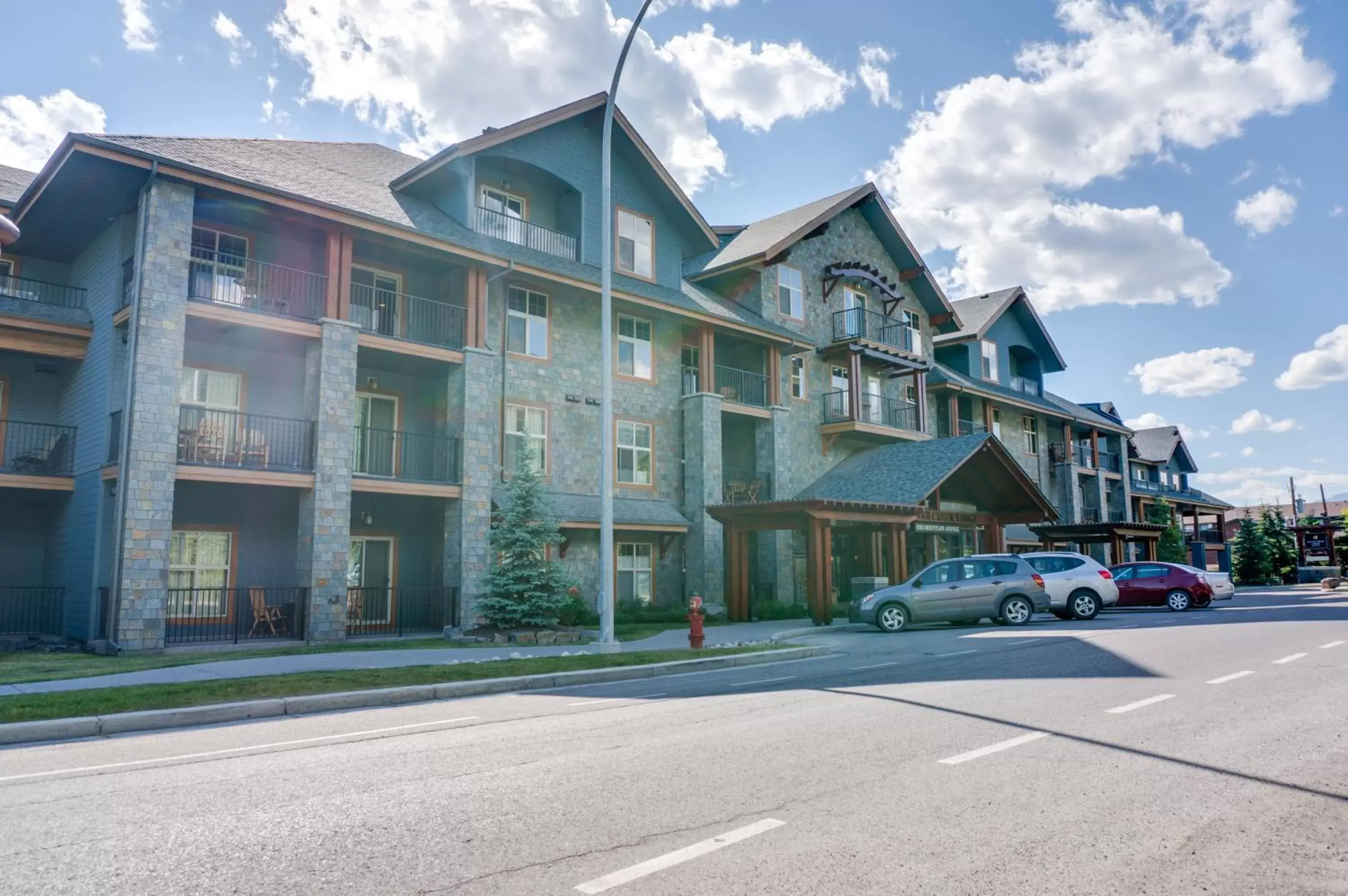 Facade/entrance, Property Building in Silver Creek Lodge