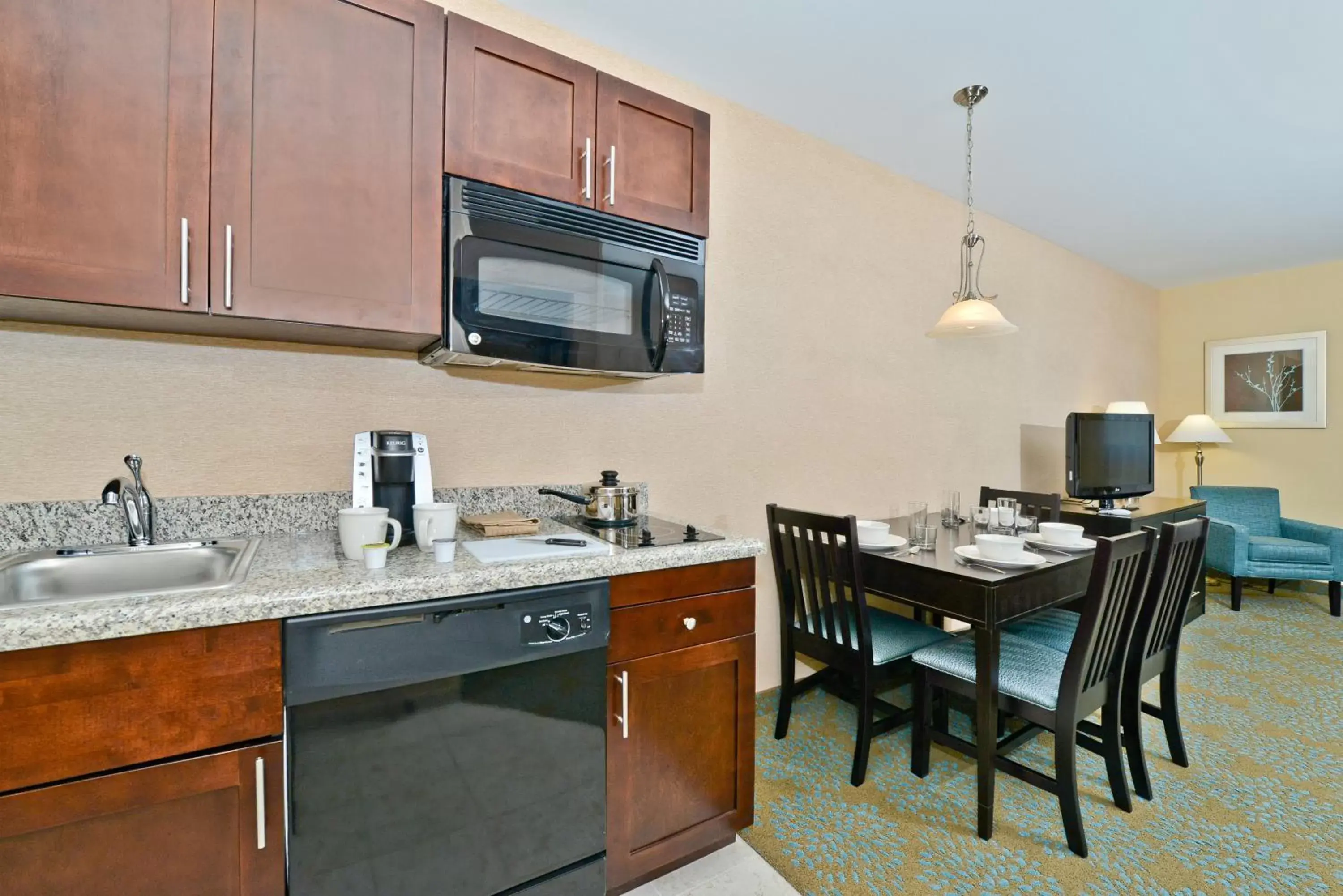 Kitchen or kitchenette, Kitchen/Kitchenette in Suburban Studios Quantico