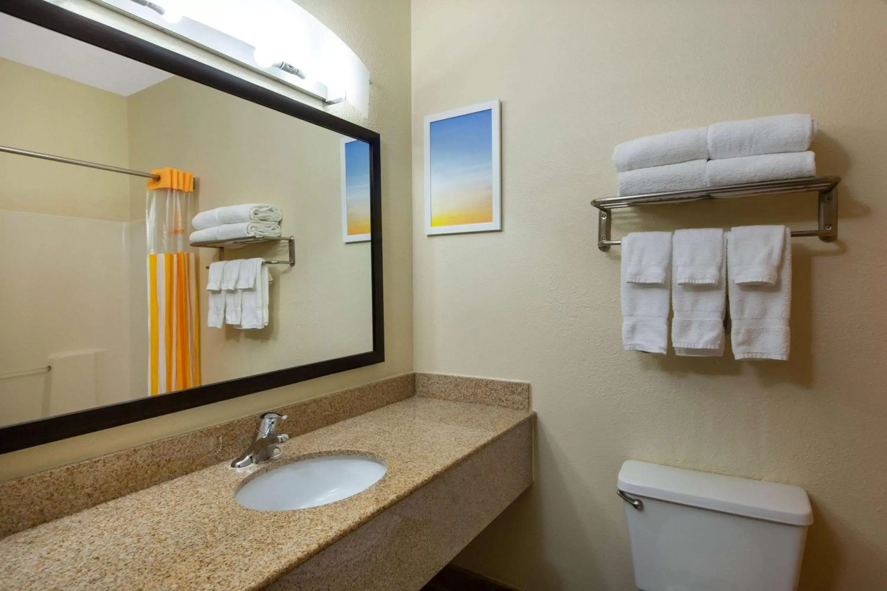Bathroom in La Quinta Inn by Wyndham Lincoln