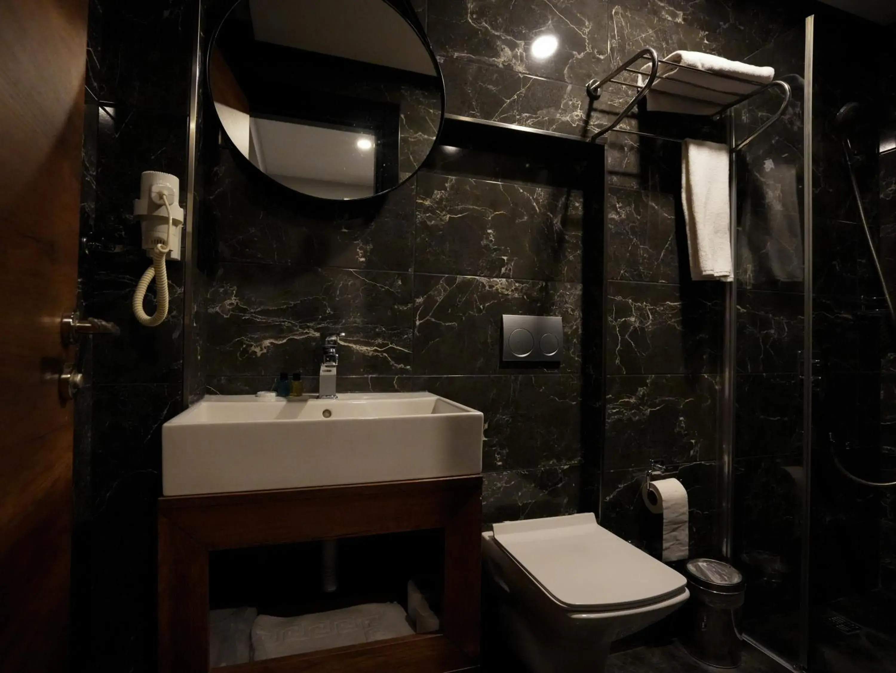 Bathroom in zalel hotels laleli