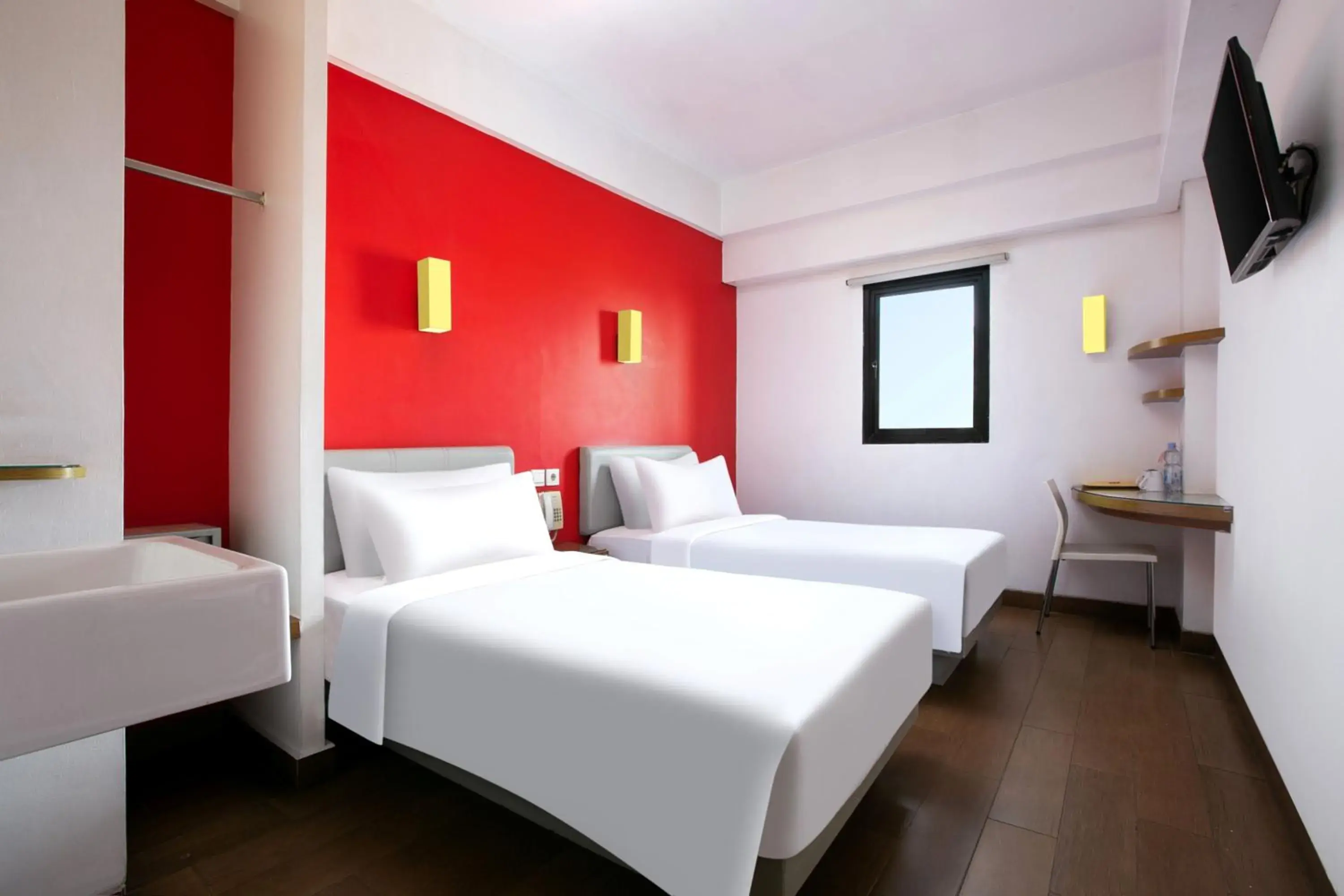 Bed in Amaris Hotel Bandara Soekarno Hatta