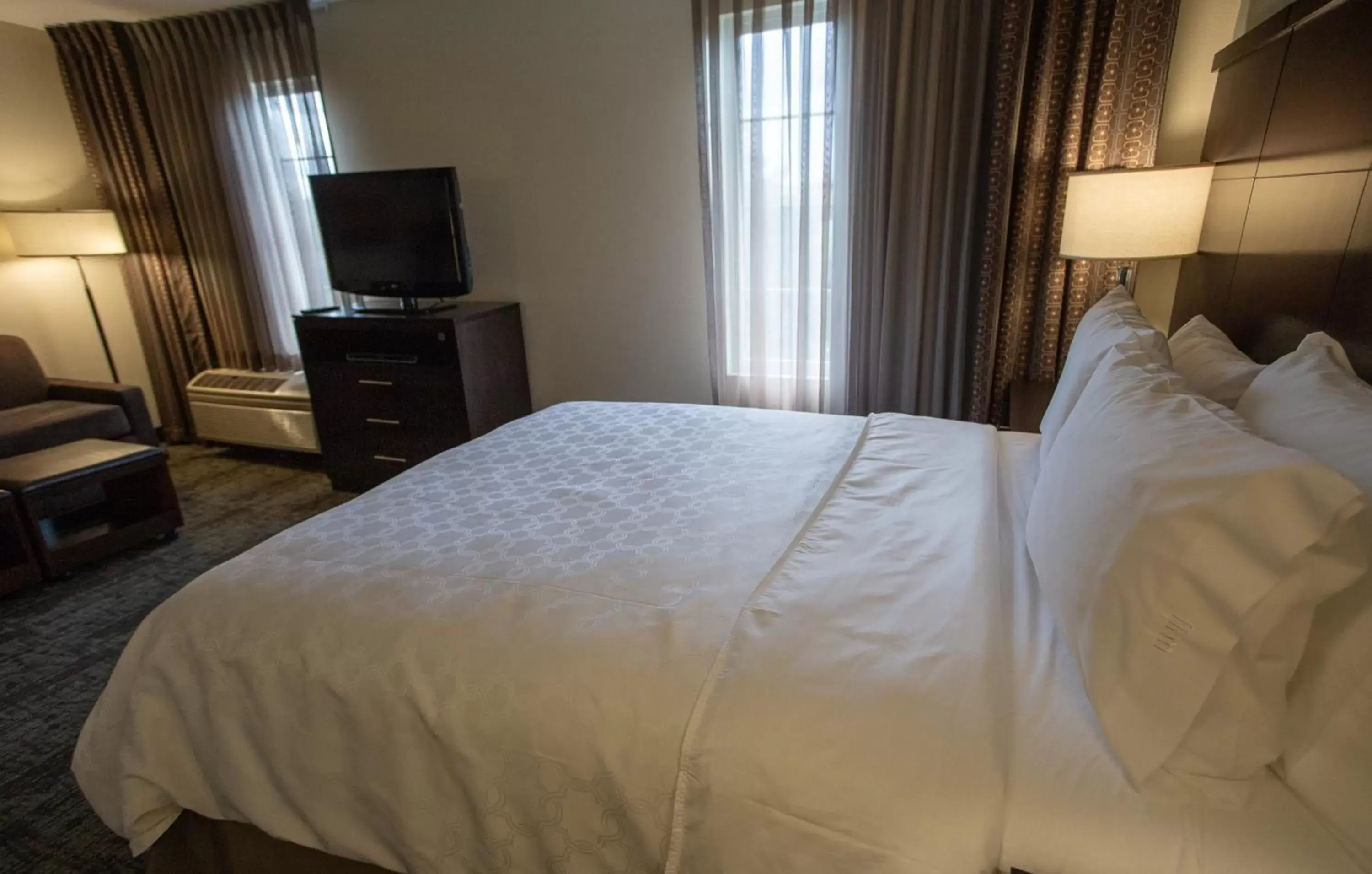 Photo of the whole room, Bed in Staybridge Suites Silicon Valley - Milpitas, an IHG Hotel