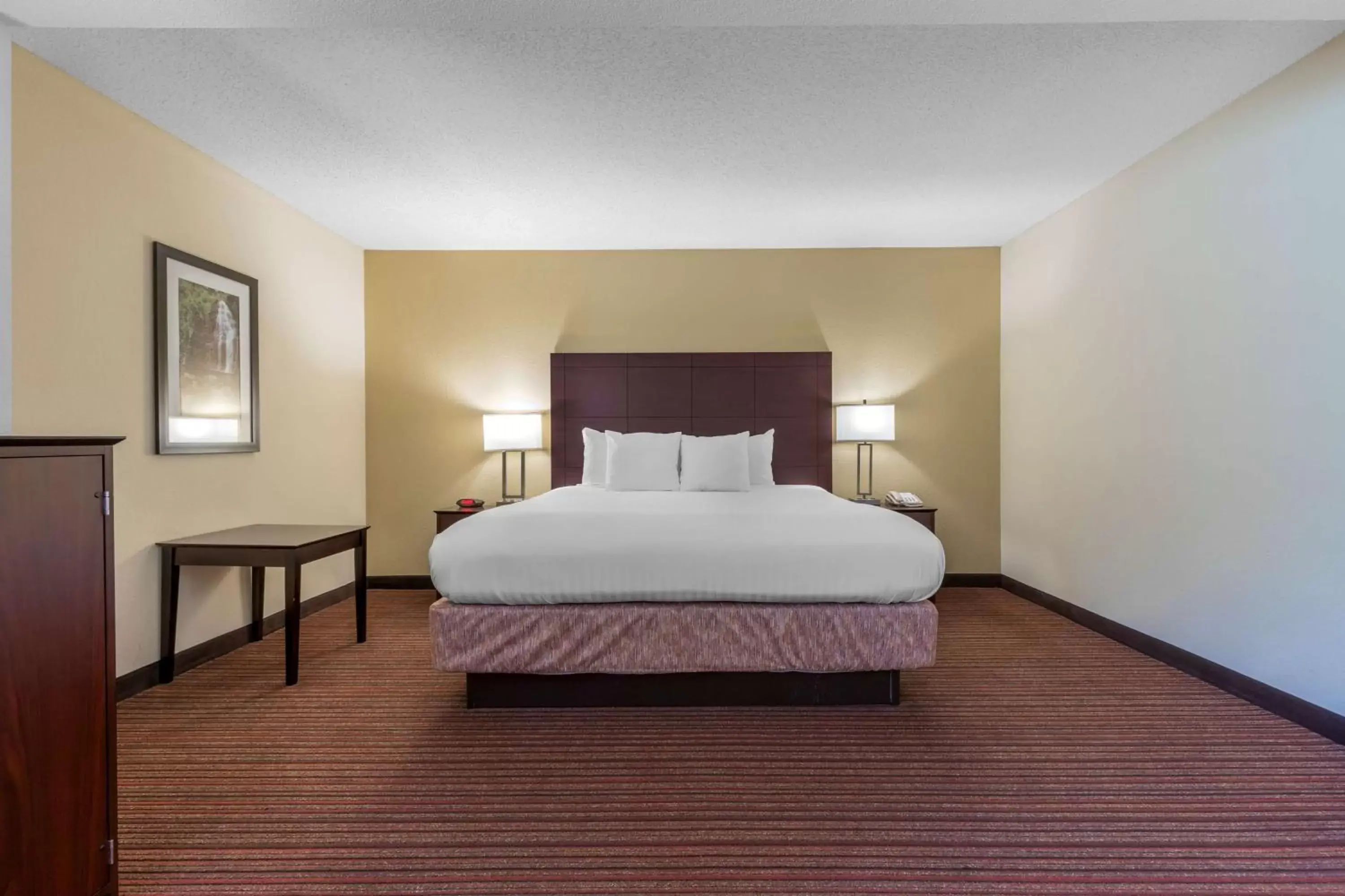 Bedroom, Bed in Best Western Seneca-Clemson
