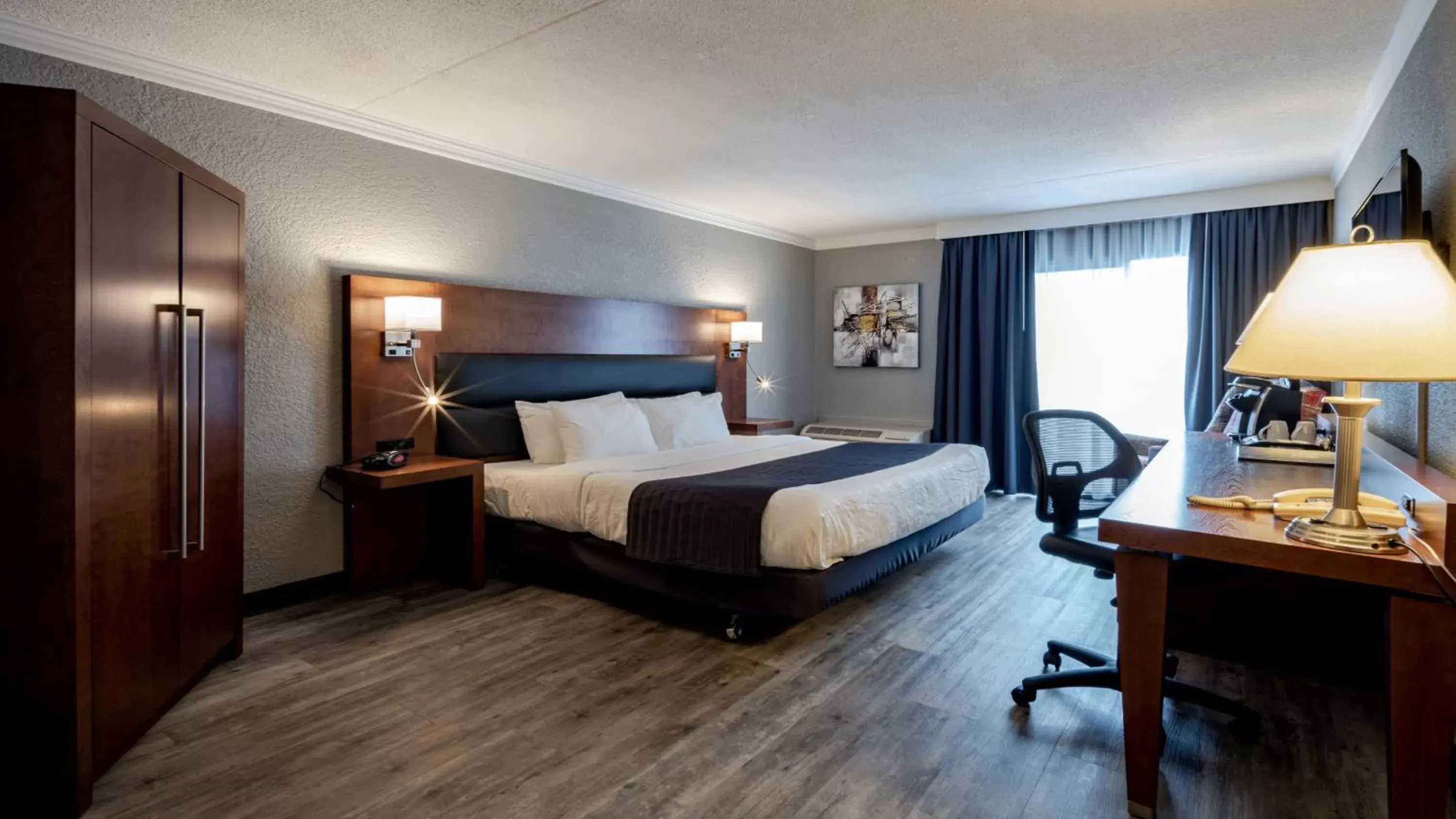 Photo of the whole room, Bed in Best Western Hotel Universel Drummondville