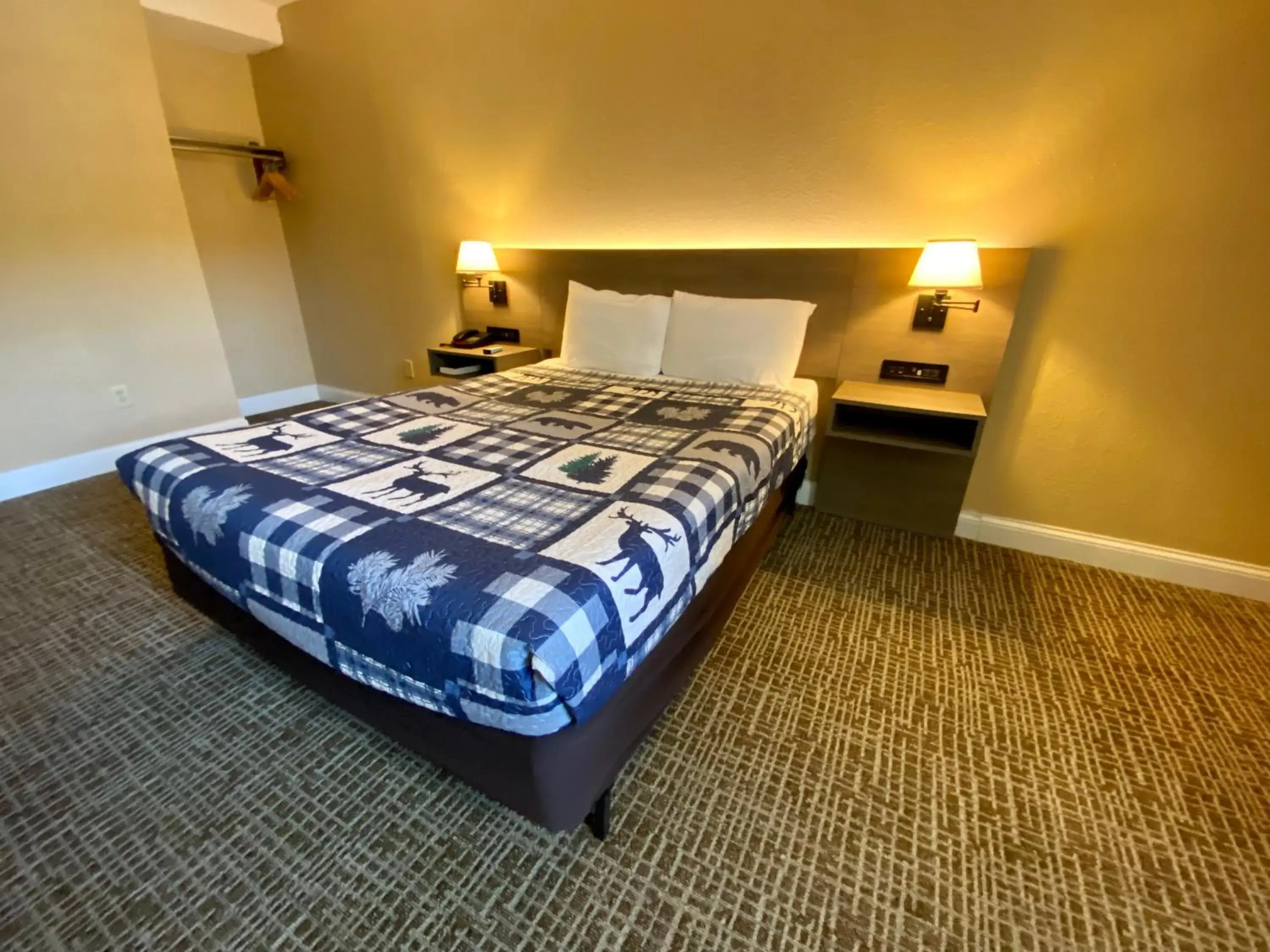 Deluxe Queen Suite in Riverchase Lodge Deluxe Queen Suite in Riverchase Lodge