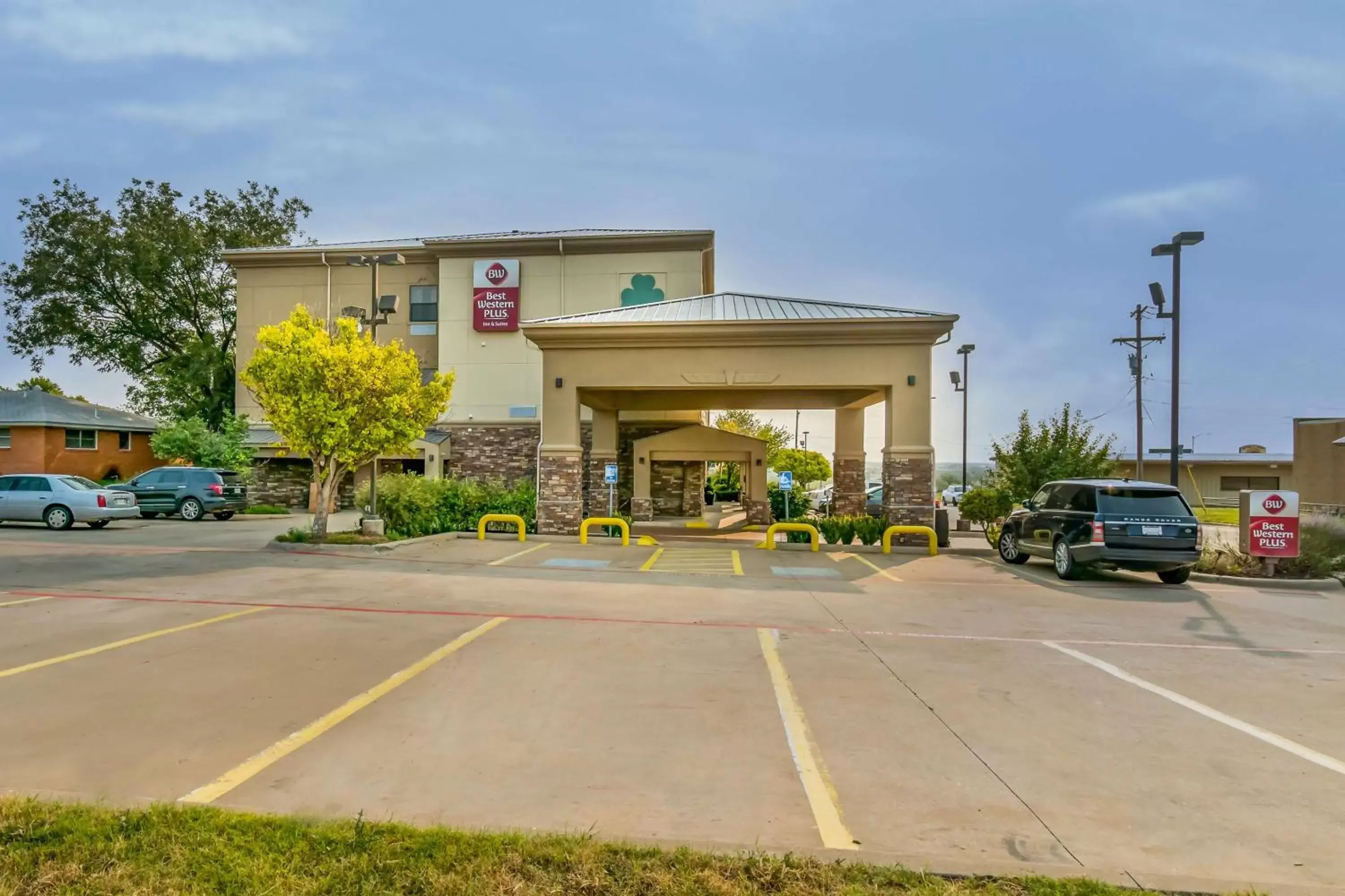 Property Building in Best Western Plus Shamrock Inn & Suites