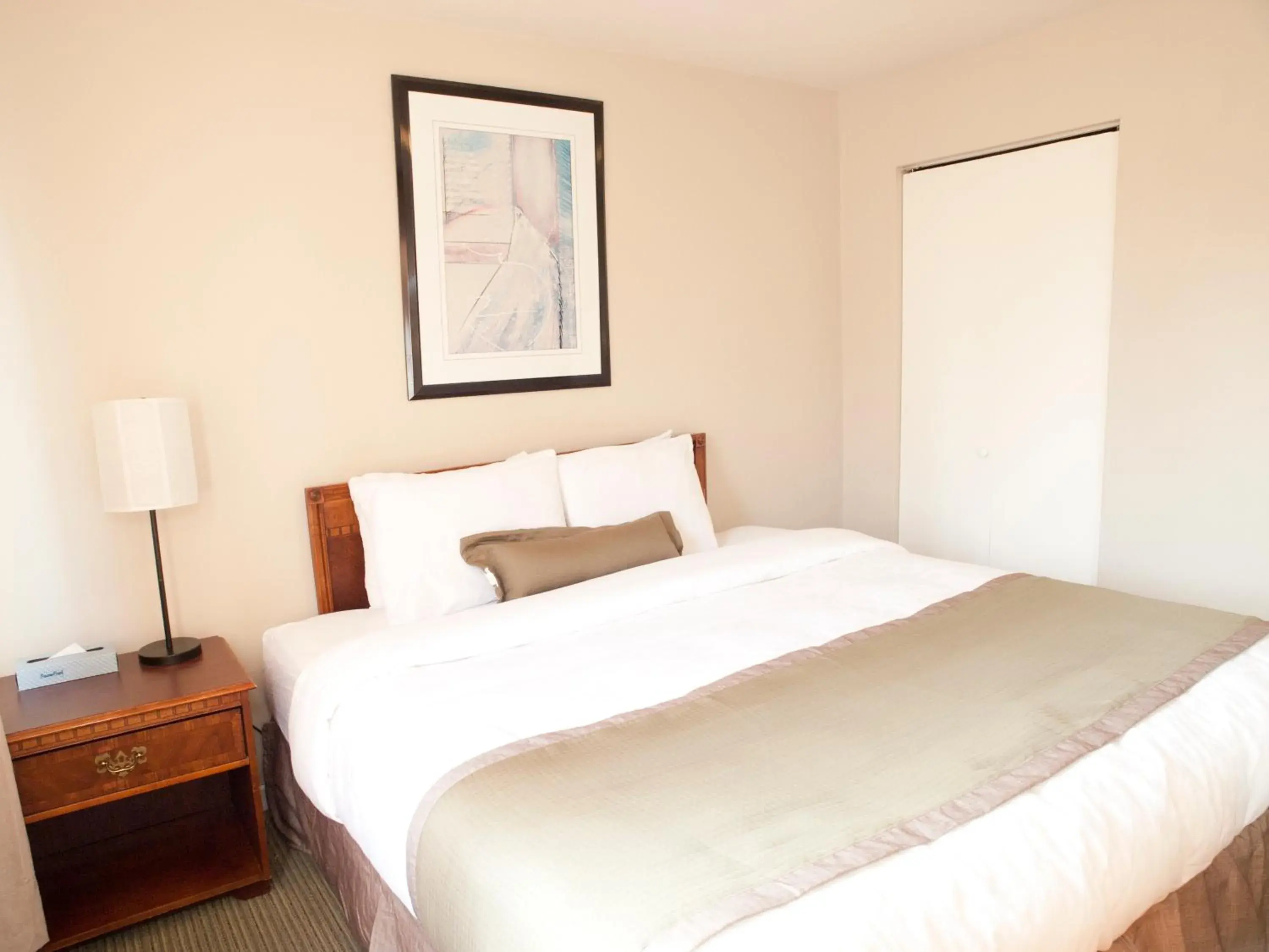 Bedroom, Bed in Beausejour Hotel Apartments/Hotel Dorval