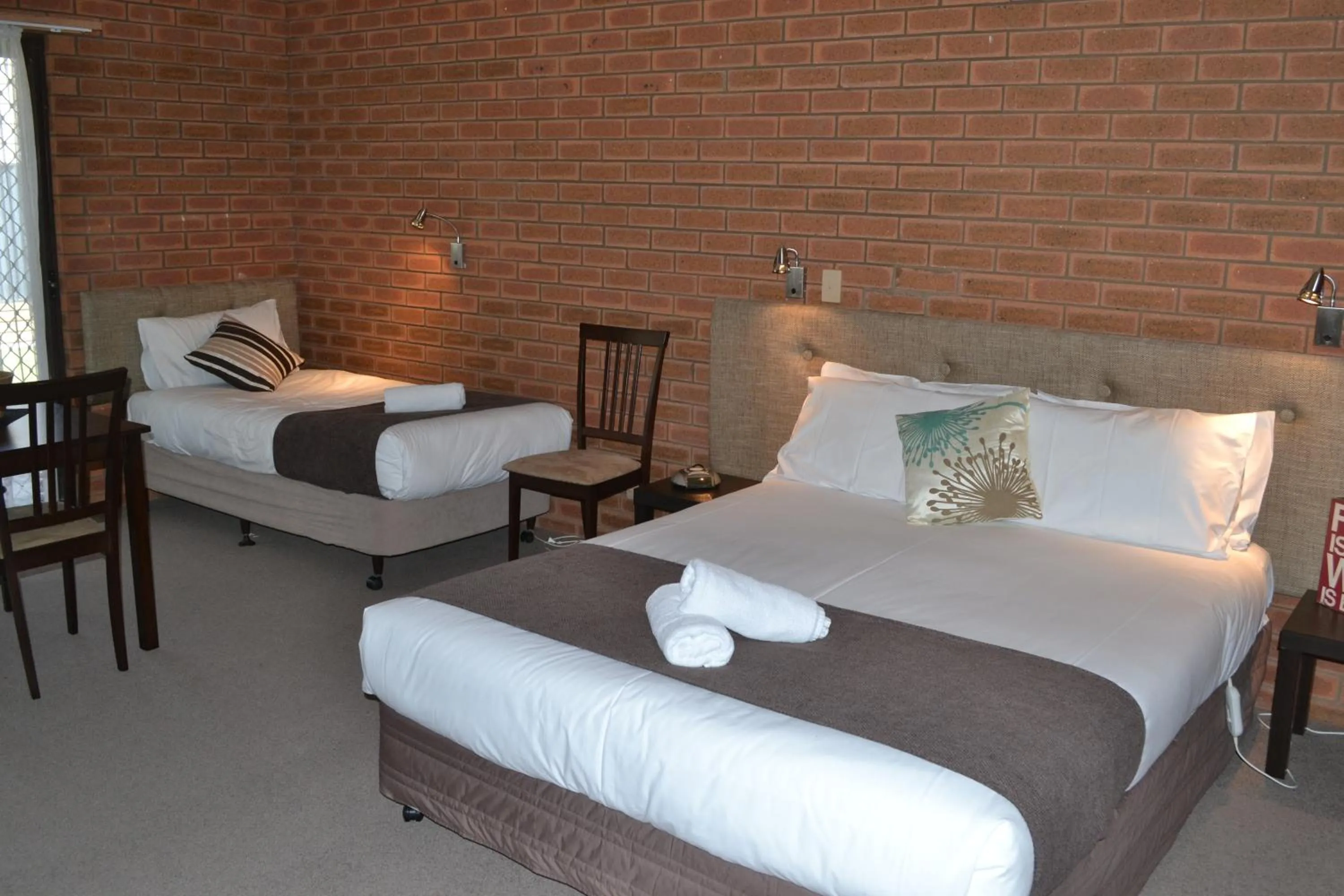 Bedroom, Bed in Ashleigh Court Motor Inn