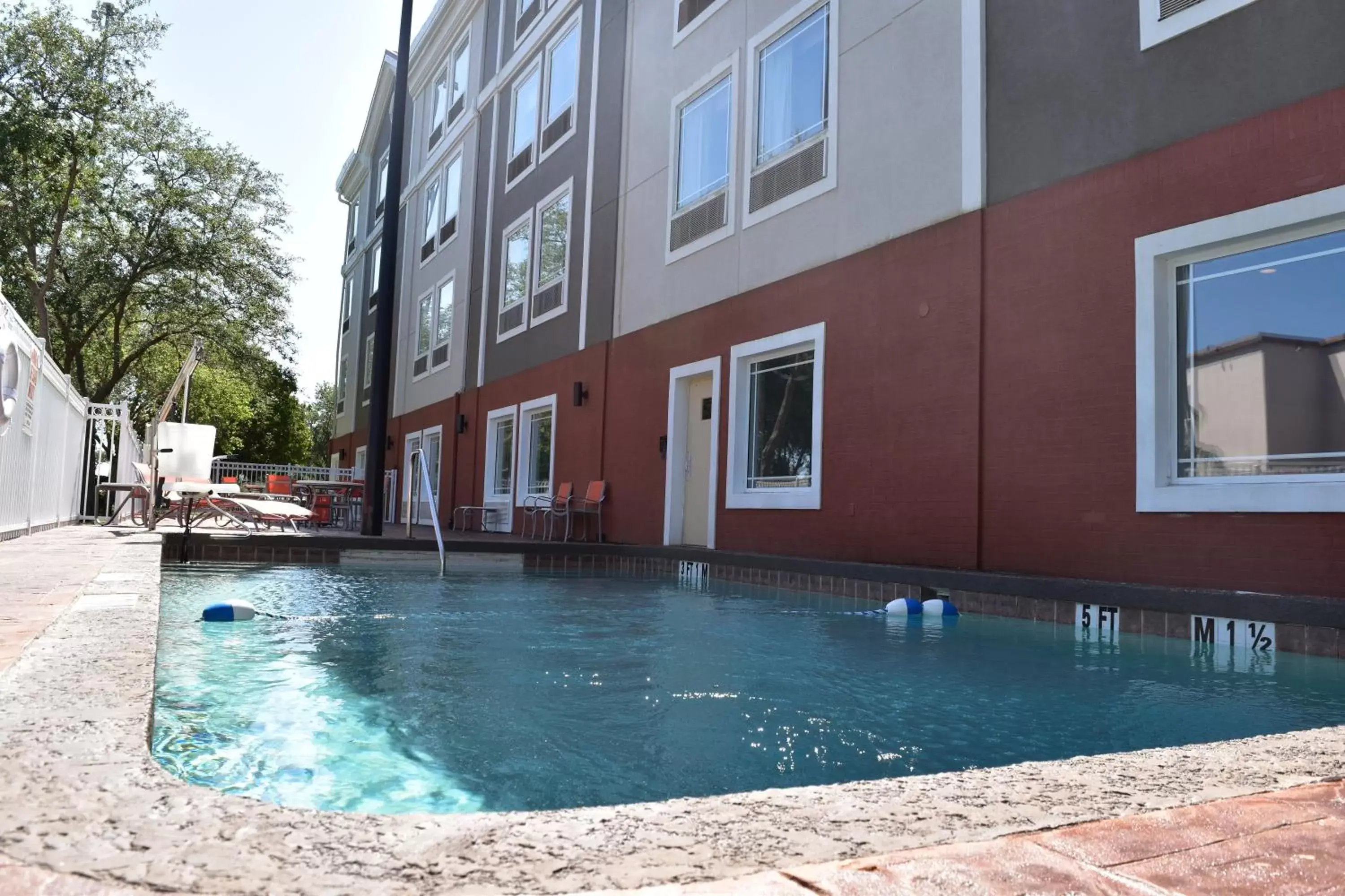 Swimming Pool in Holiday Inn Express Venice, an IHG Hotel