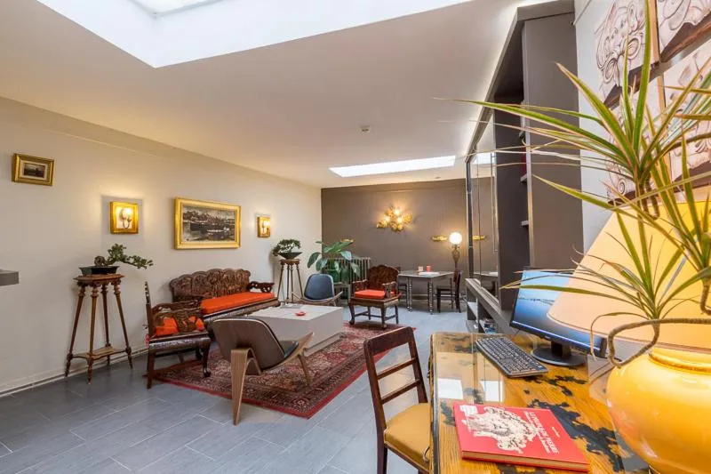 Living room in Cit'Hotel Le Regina Bordeaux Gare Saint-Jean