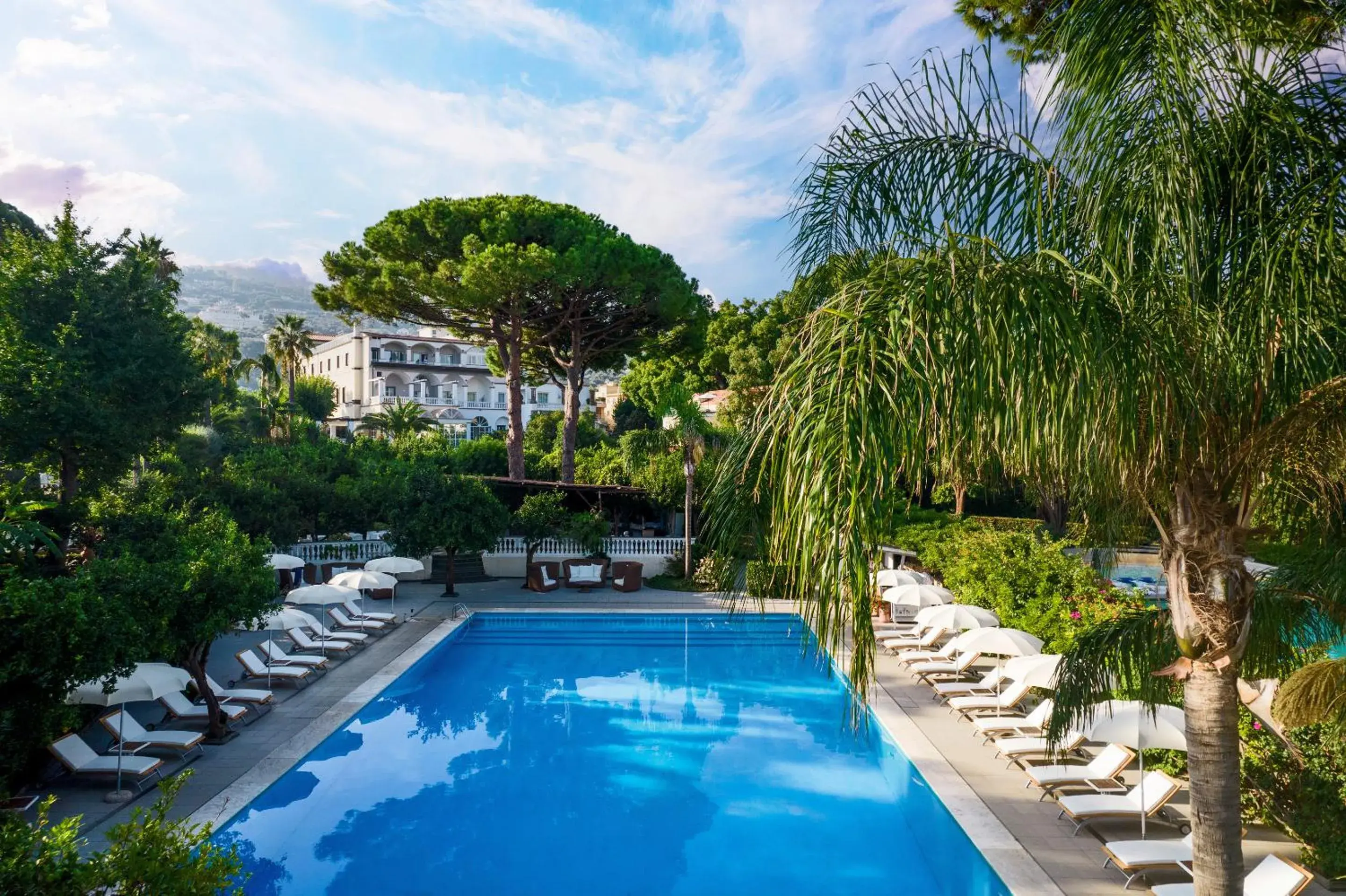 Restaurant/places to eat, Swimming Pool in Grand Hotel Cocumella