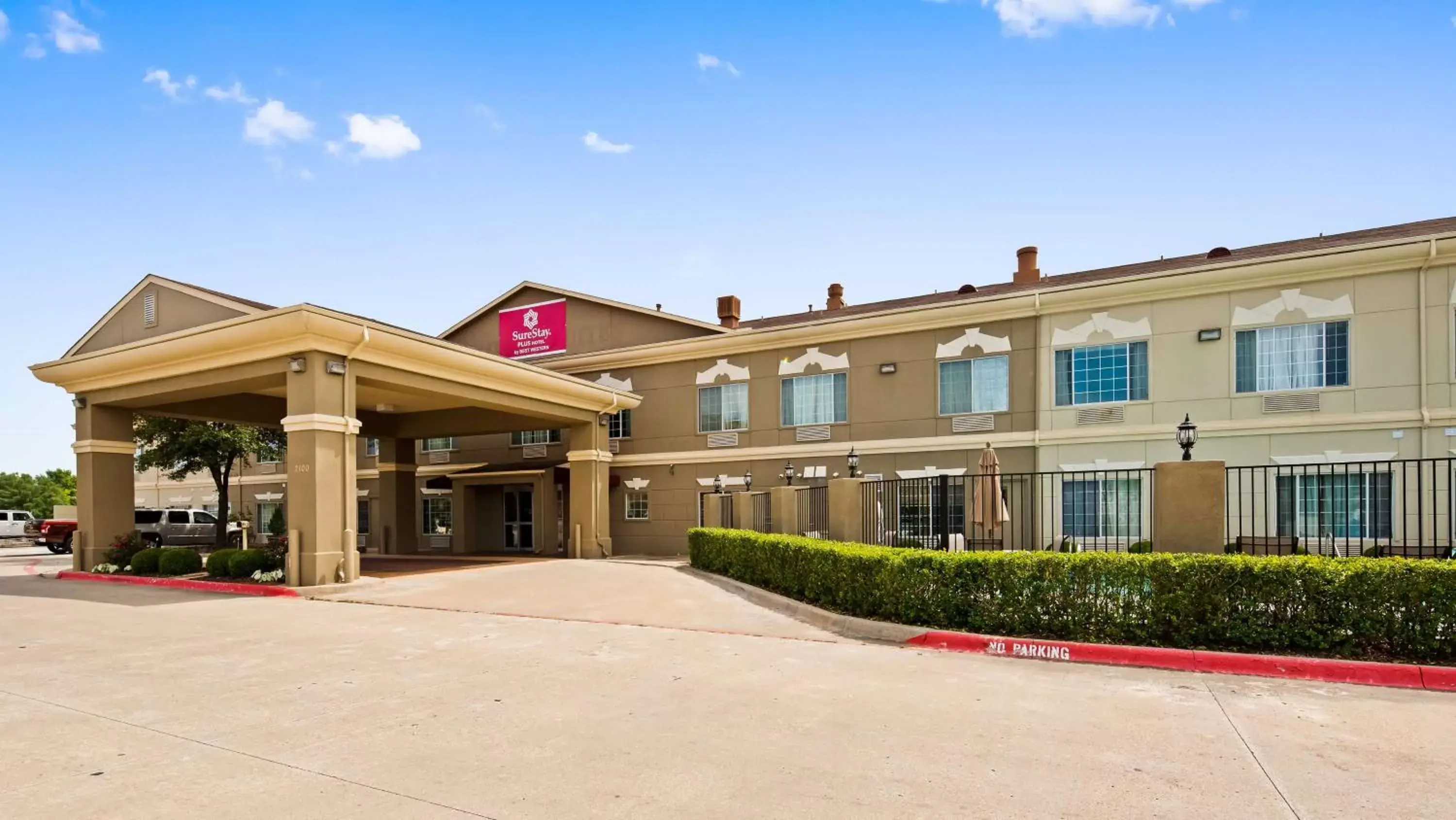 Property Building in SureStay Plus Hotel by Best Western Mesquite