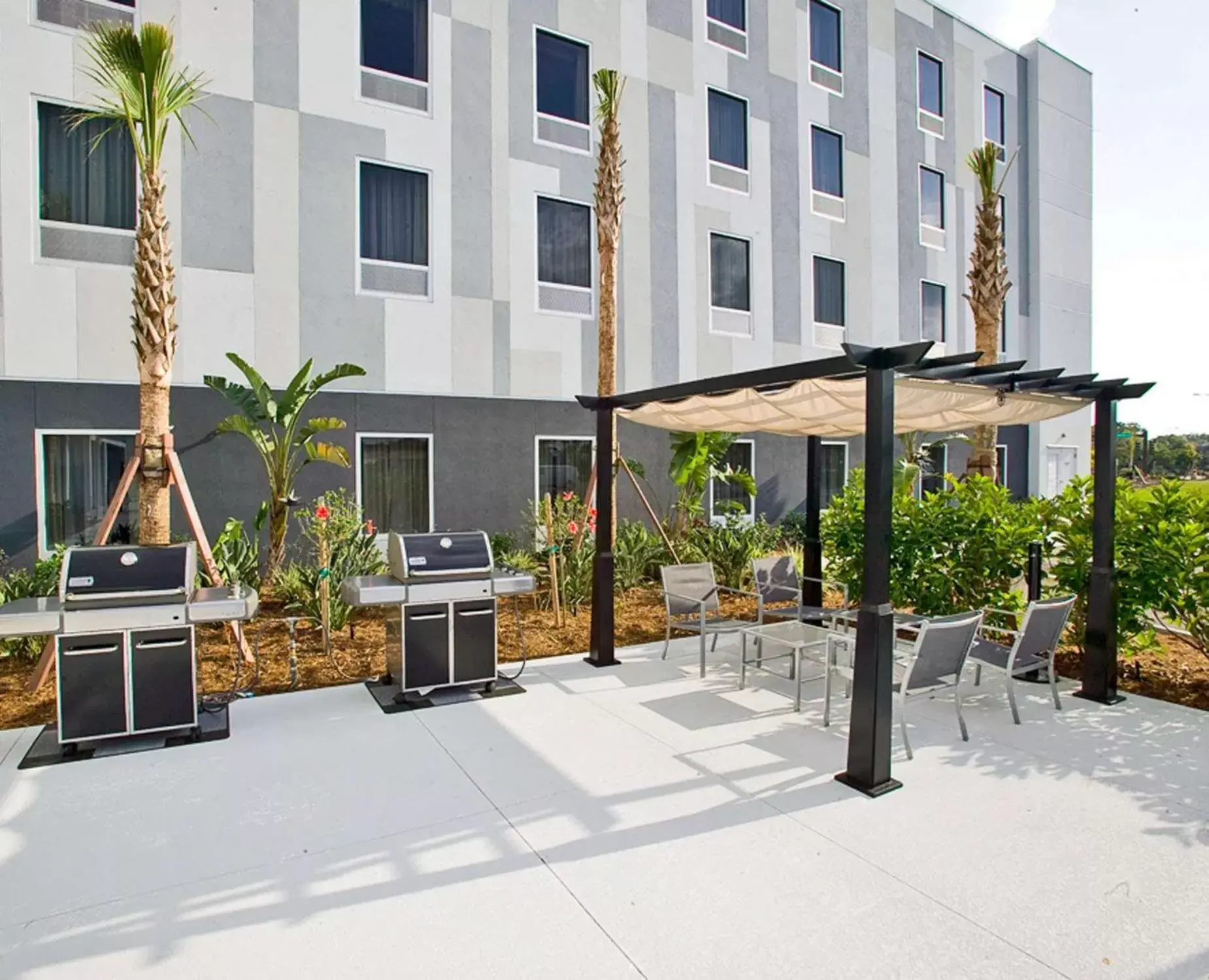 Patio in Hampton Inn & Suites Sarasota / Bradenton - Airport