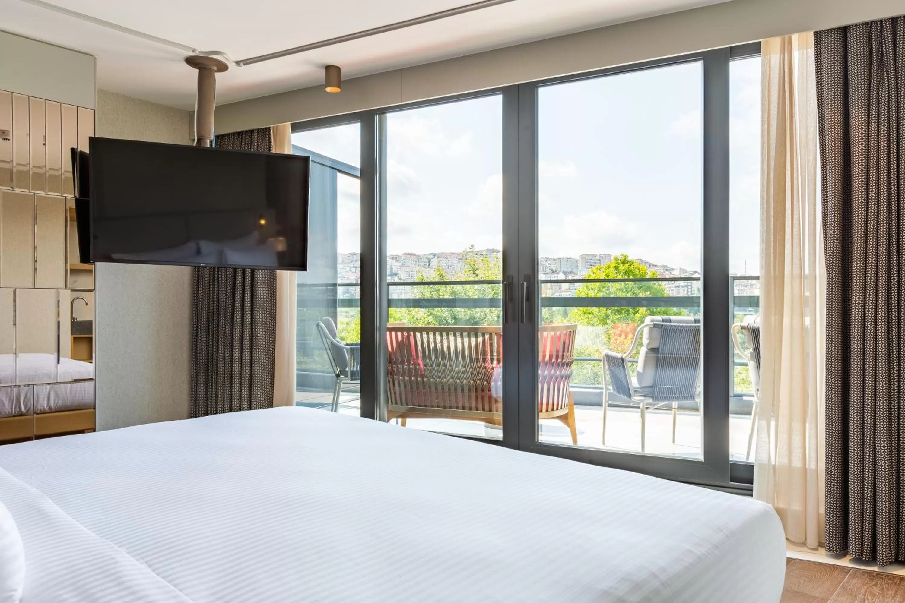 TV and multimedia in Stayso The House Hotel